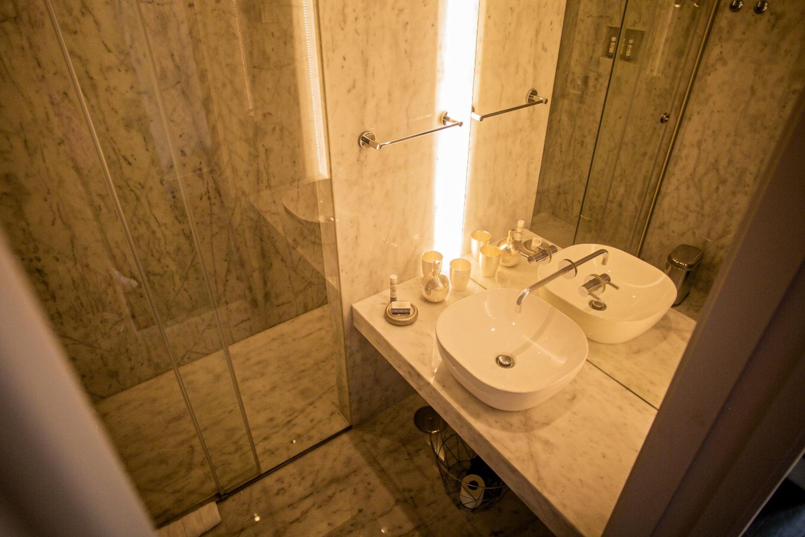 Classic Double Room - Photo 16