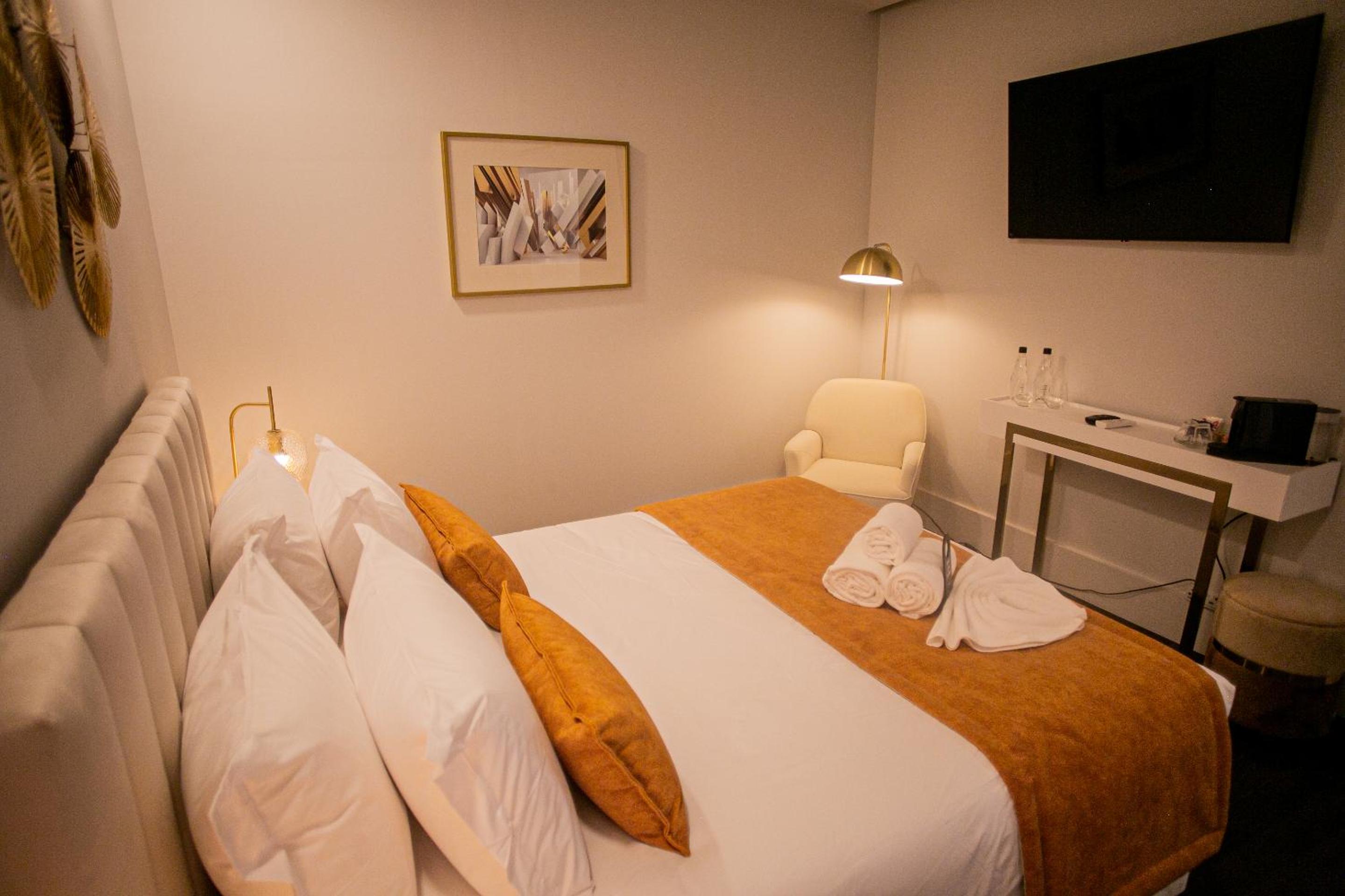 Classic Double Room - Photo 25
