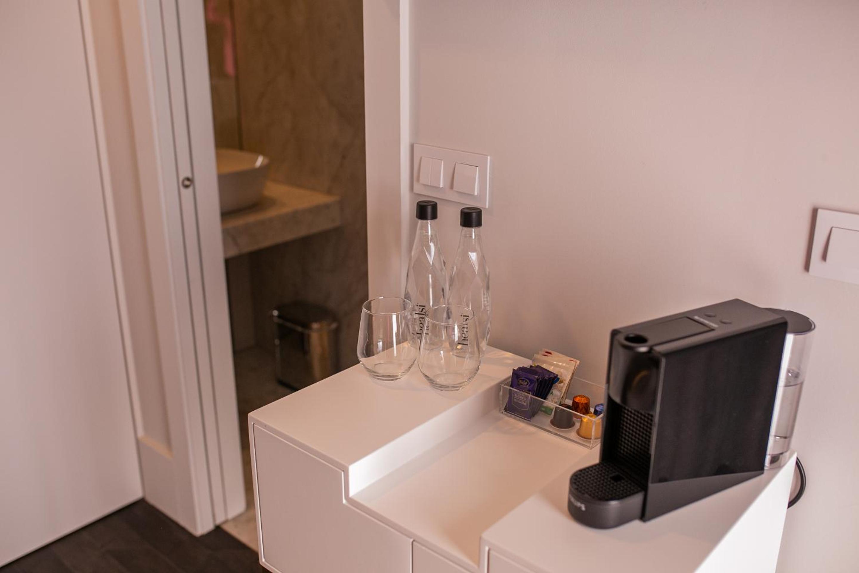 Classic Double Room - Photo 9