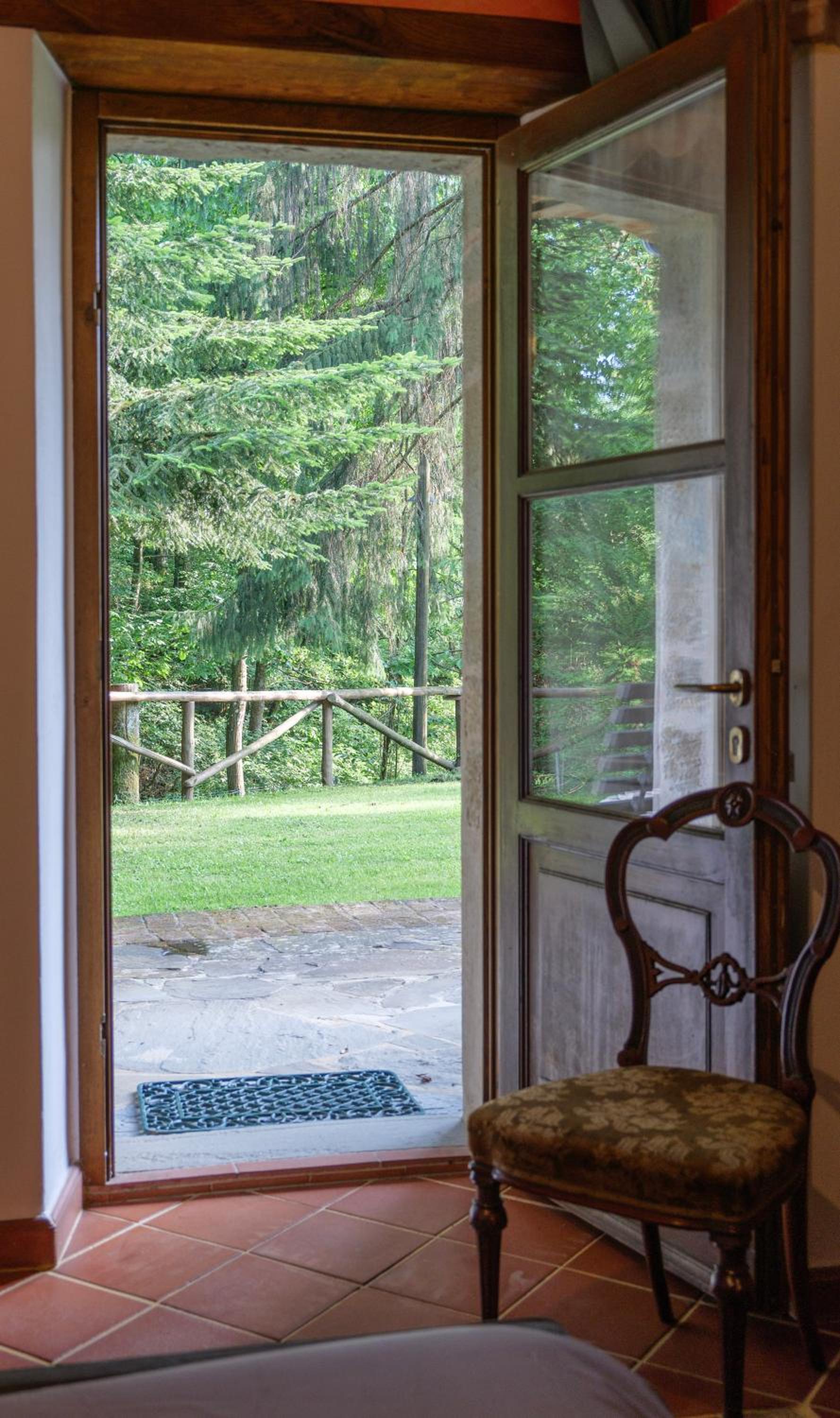 Double Room with Patio - Photo 10