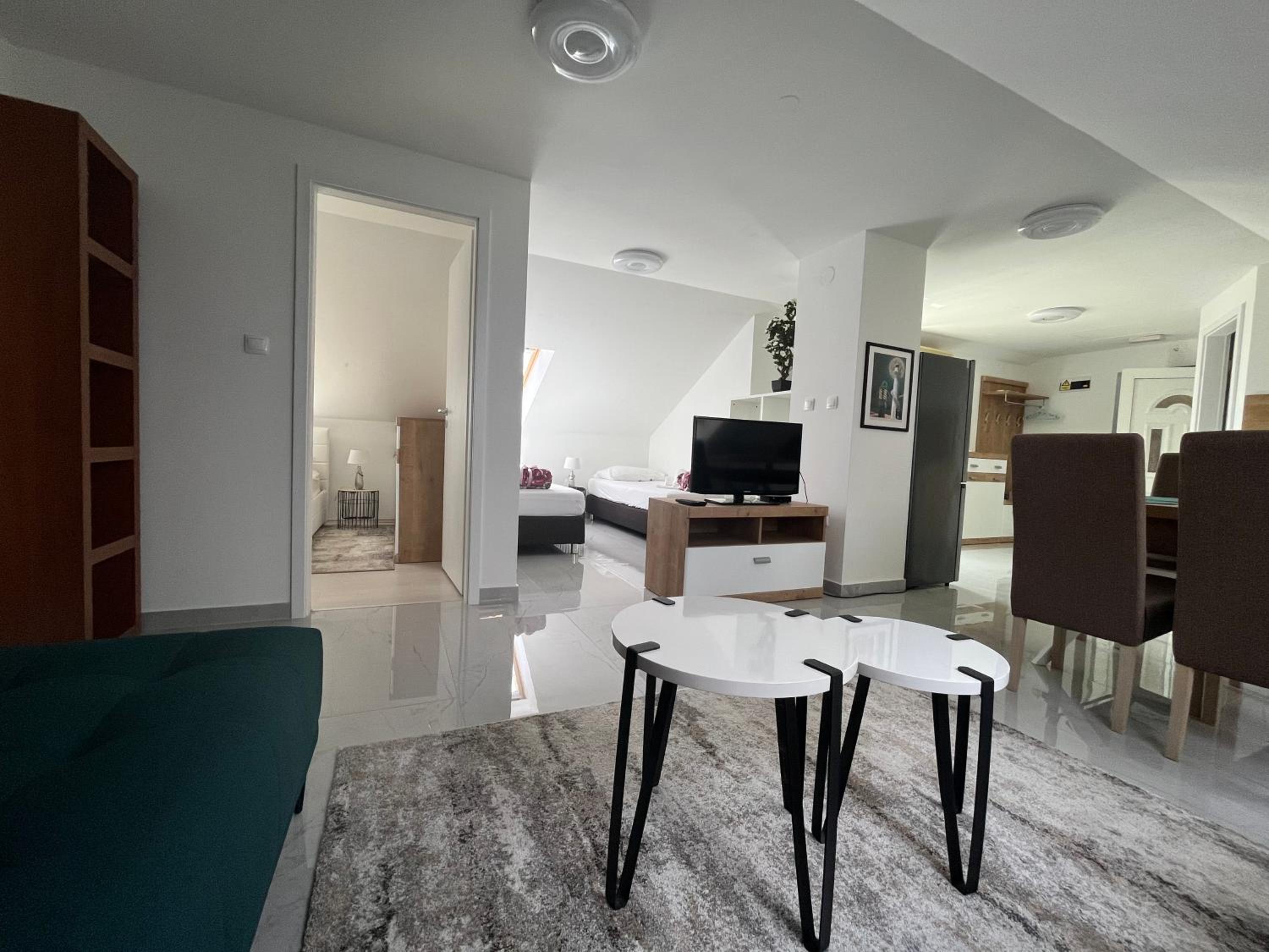 Comfort One-Bedroom Apartment with Balcony and Sea View - Photo 4