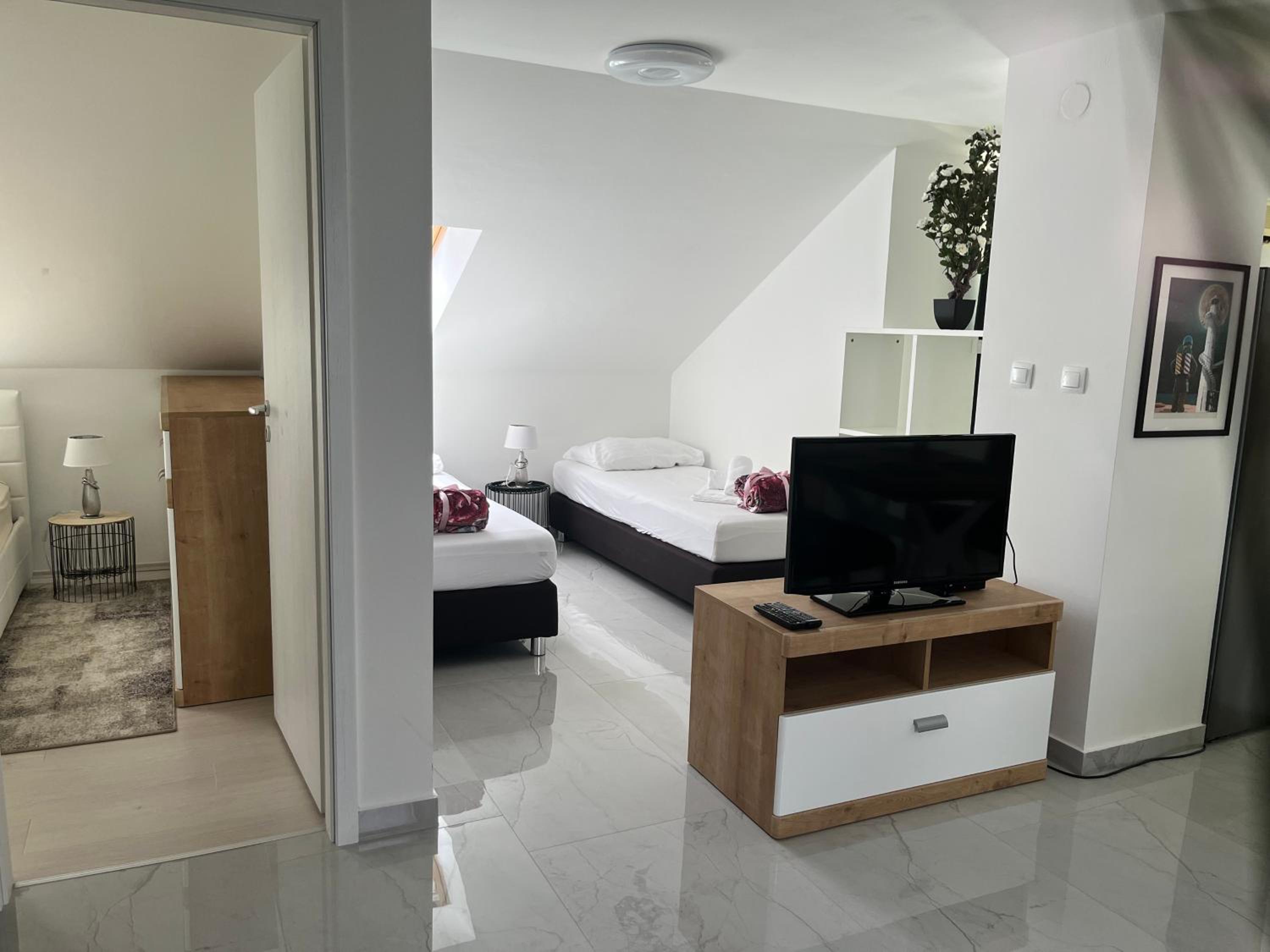 Comfort One-Bedroom Apartment with Balcony and Sea View - Photo 20