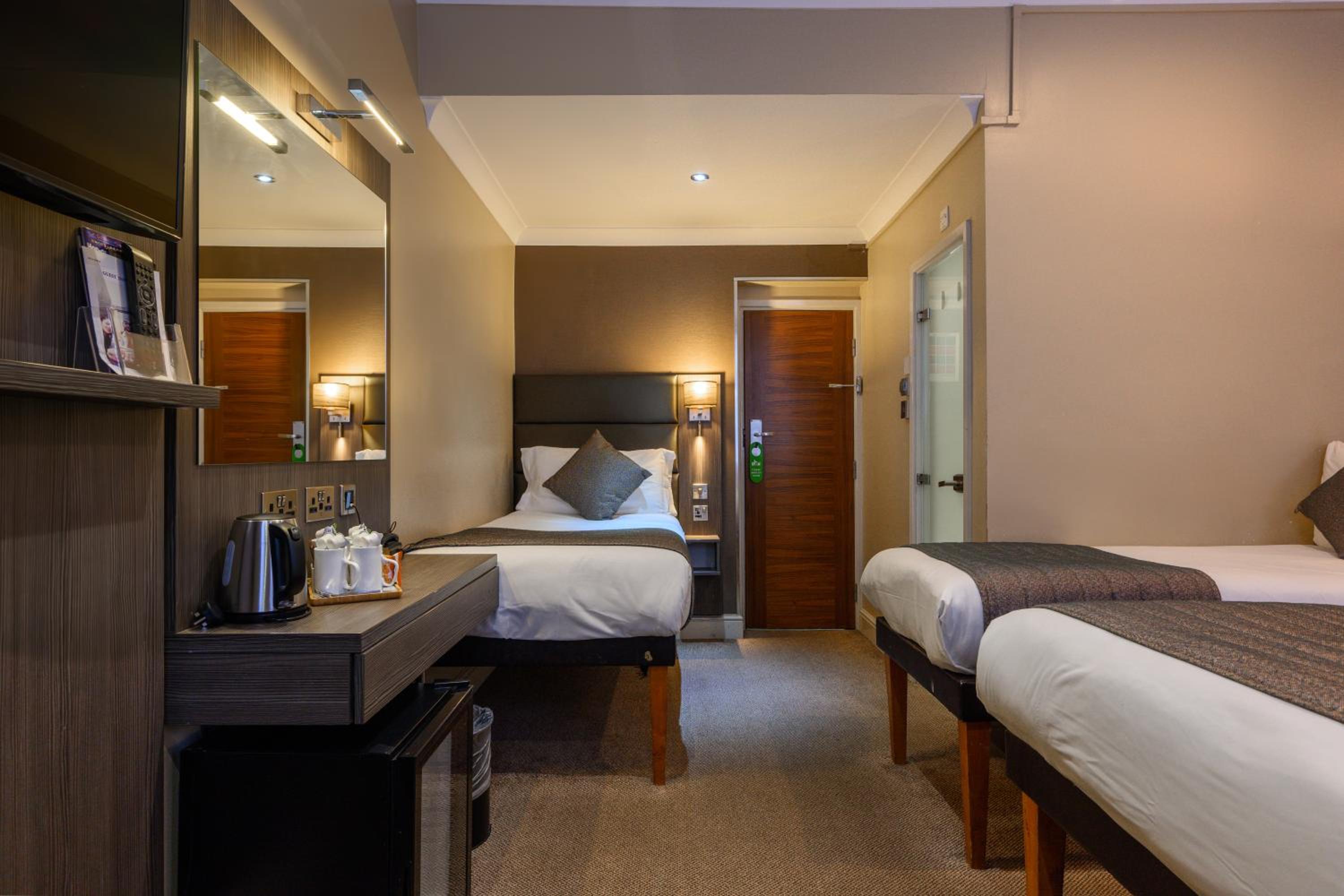 Quadruple Room (5 people) photo 2