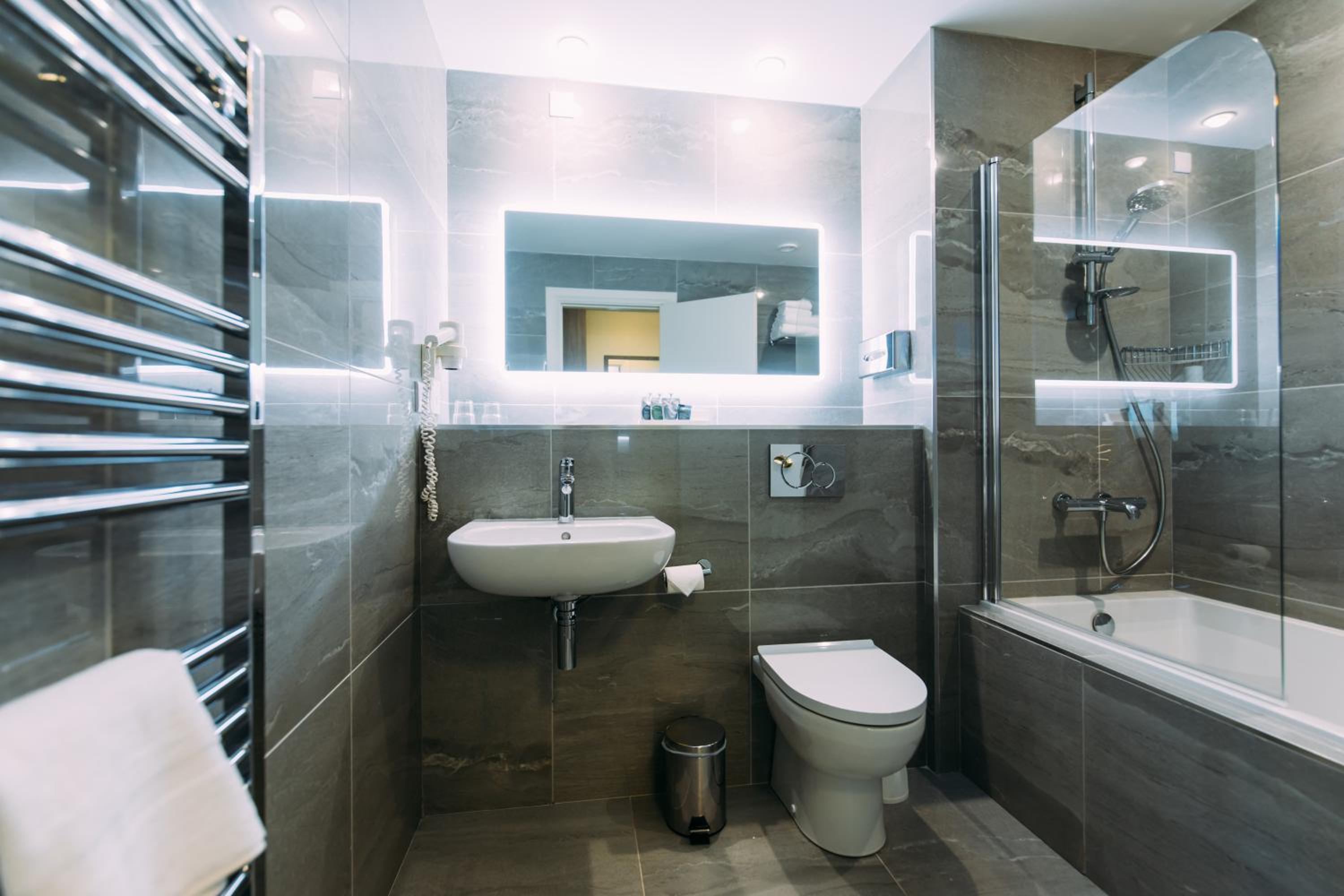Standard Double/Twin Room - Photo 8