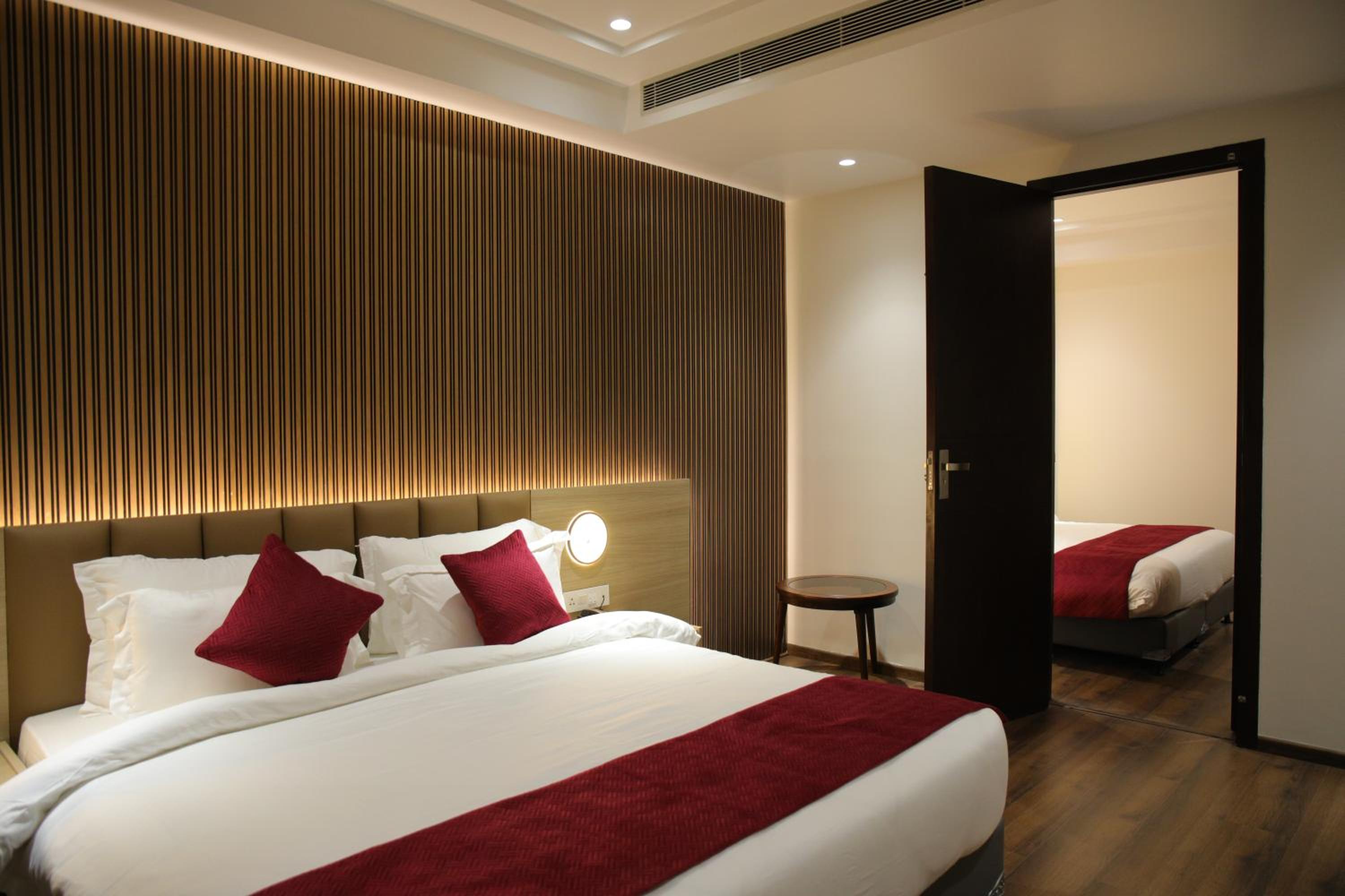 Deluxe Room - Photo 3
