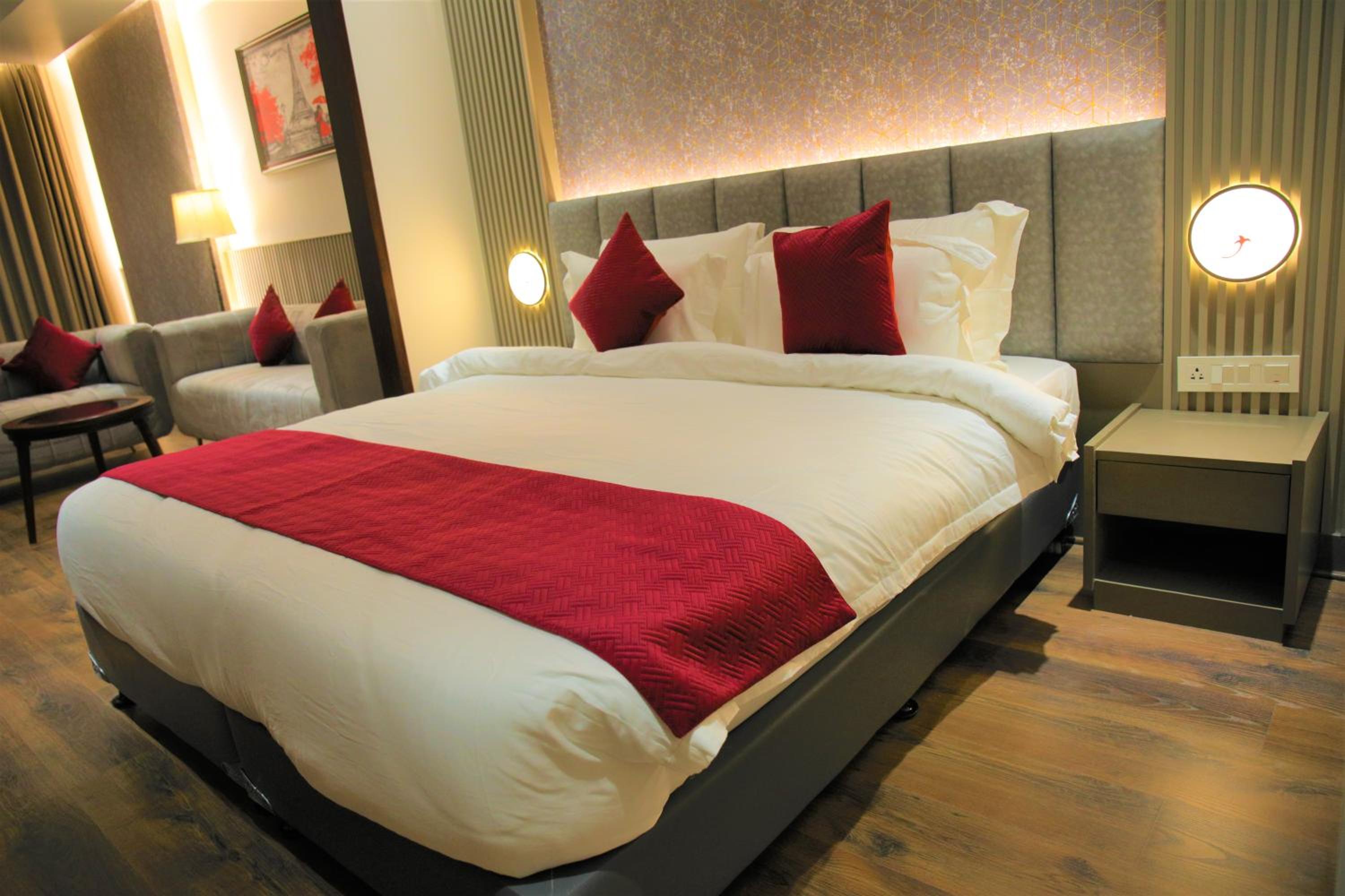 Suite - Photo 7