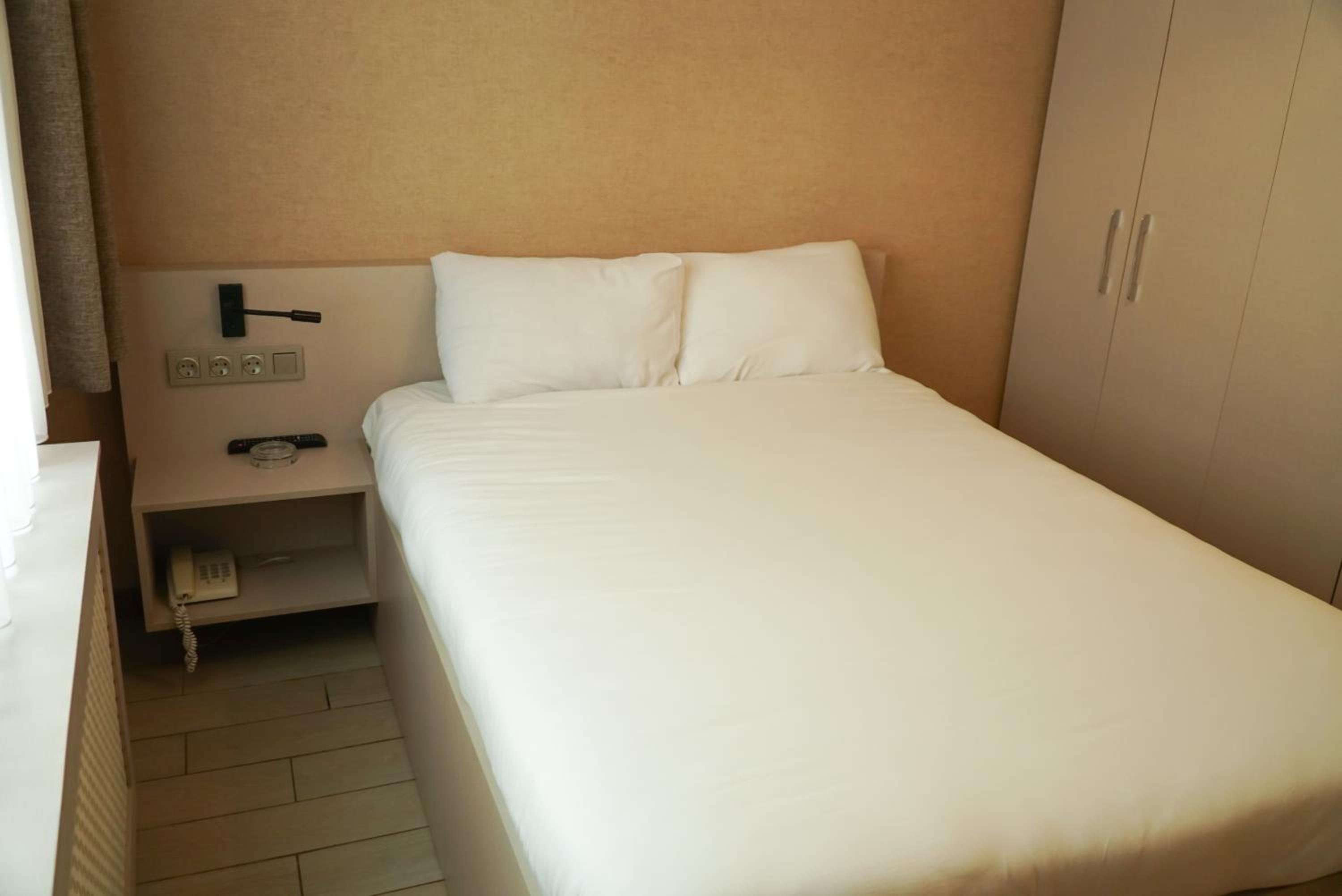 Standard Double Room - Photo 6