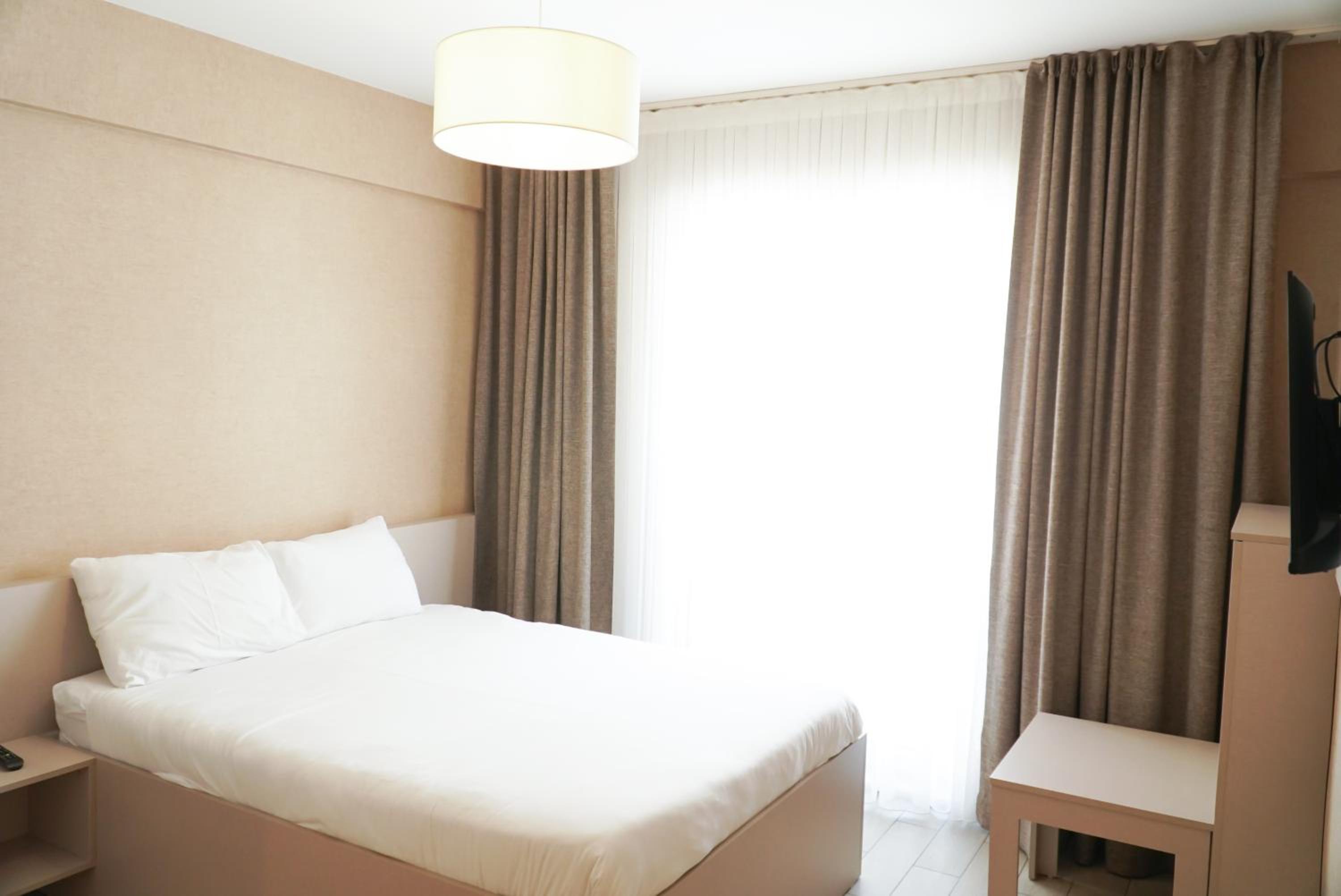 Standard Double Room - Photo 7