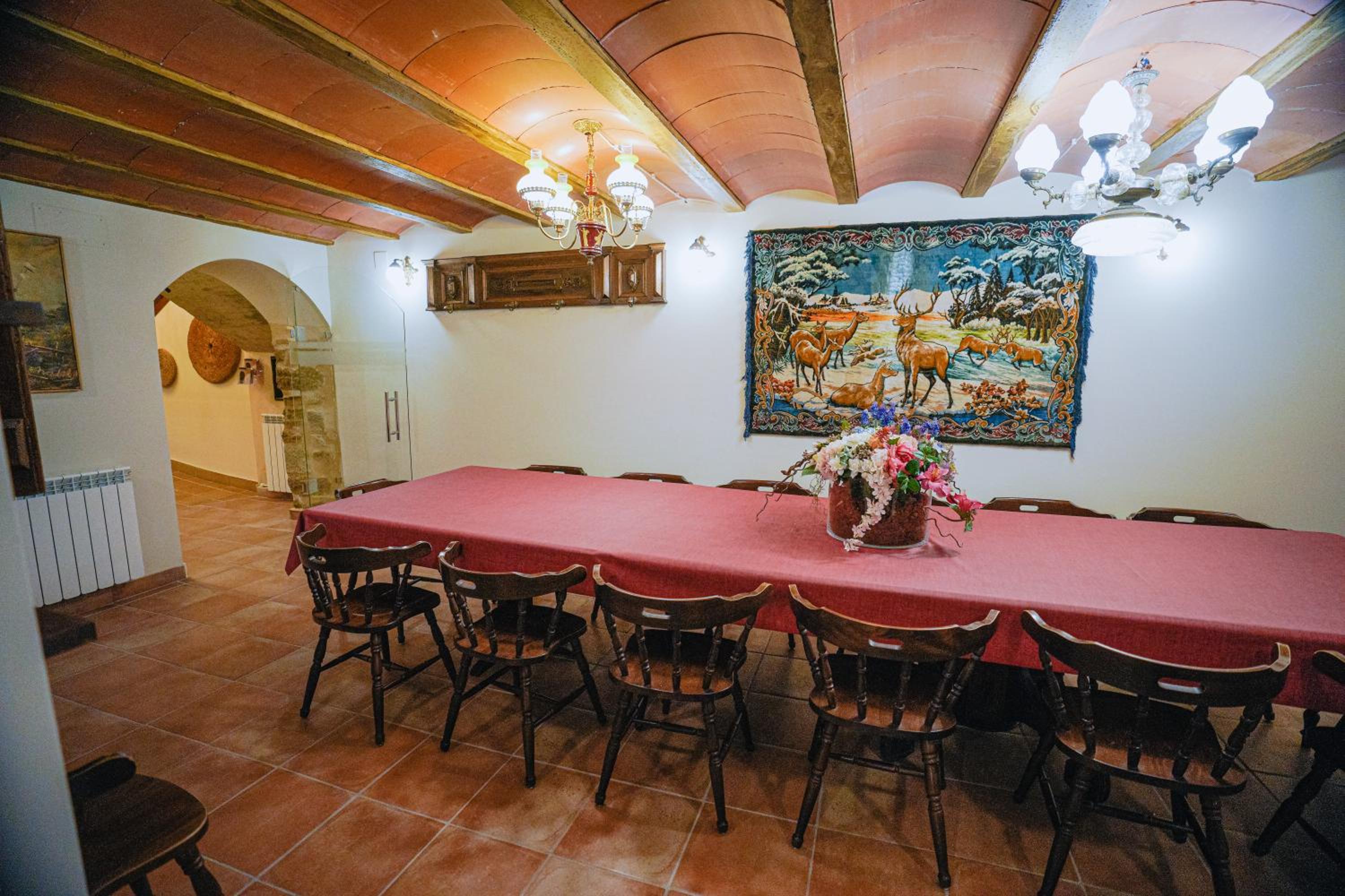 Eight-Bedroom House photo 2
