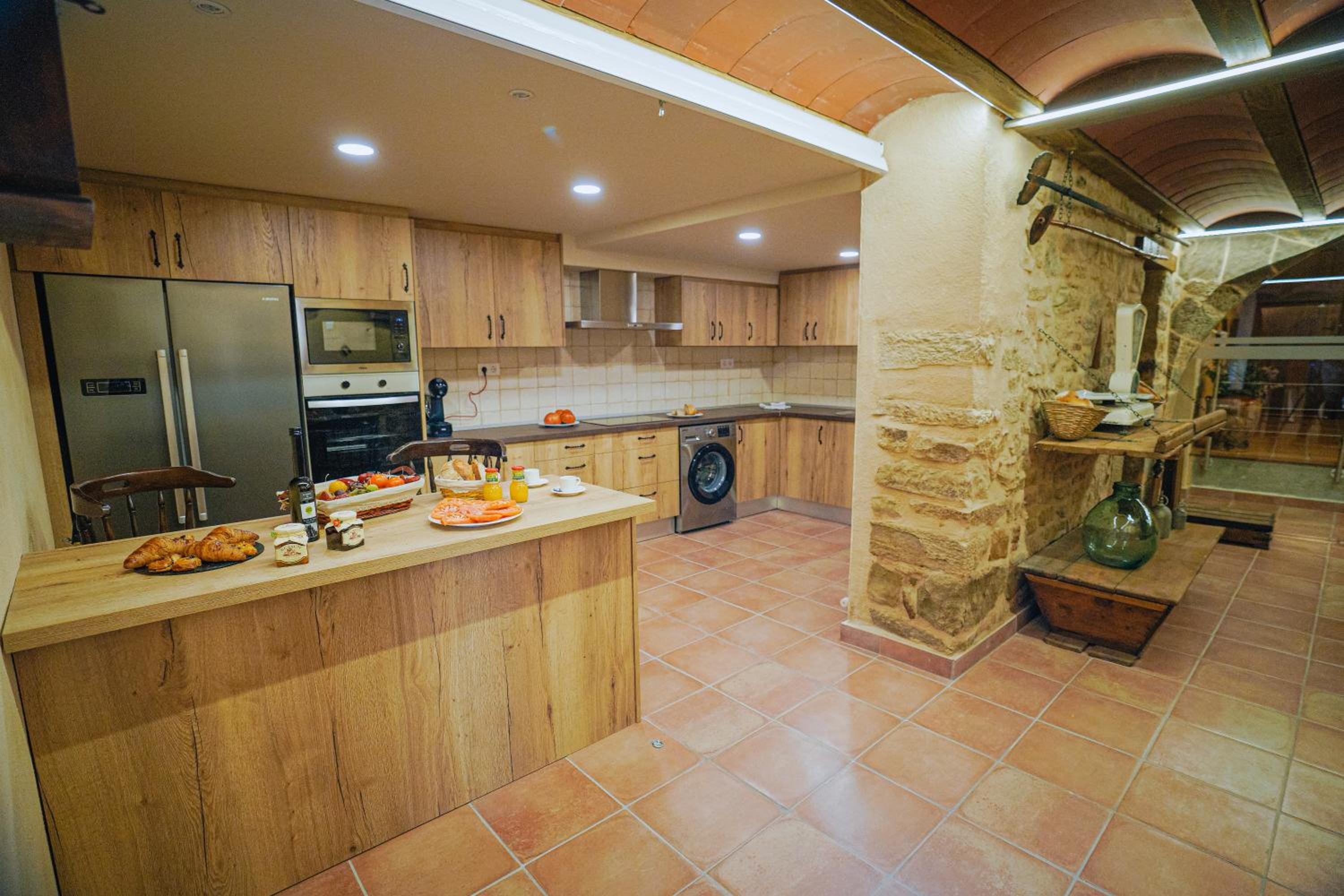 Eight-Bedroom House photo 3