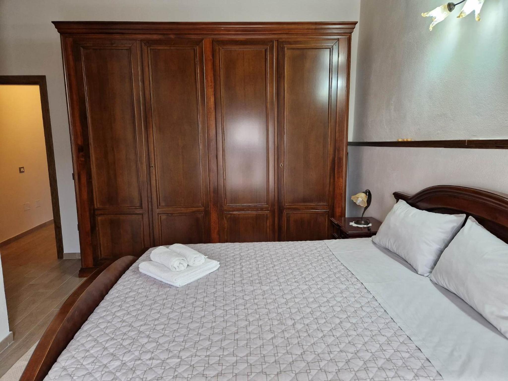 One-Bedroom Apartment photo 2