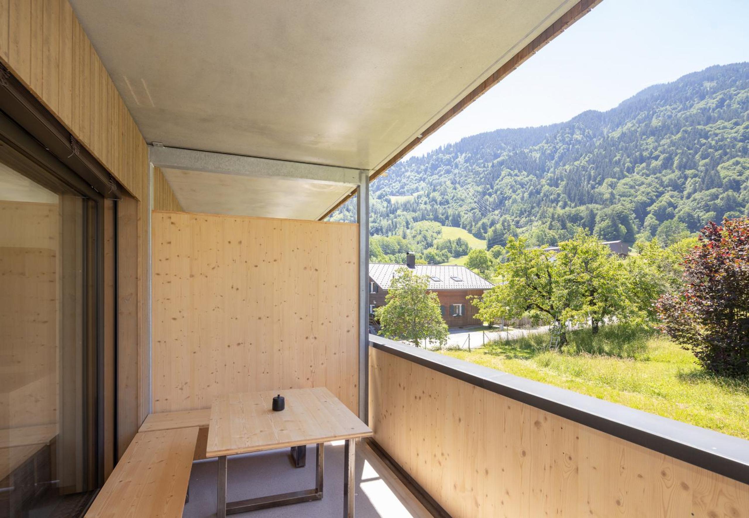 One-Beedroom Studio with Balcony & Mountain View photo 3