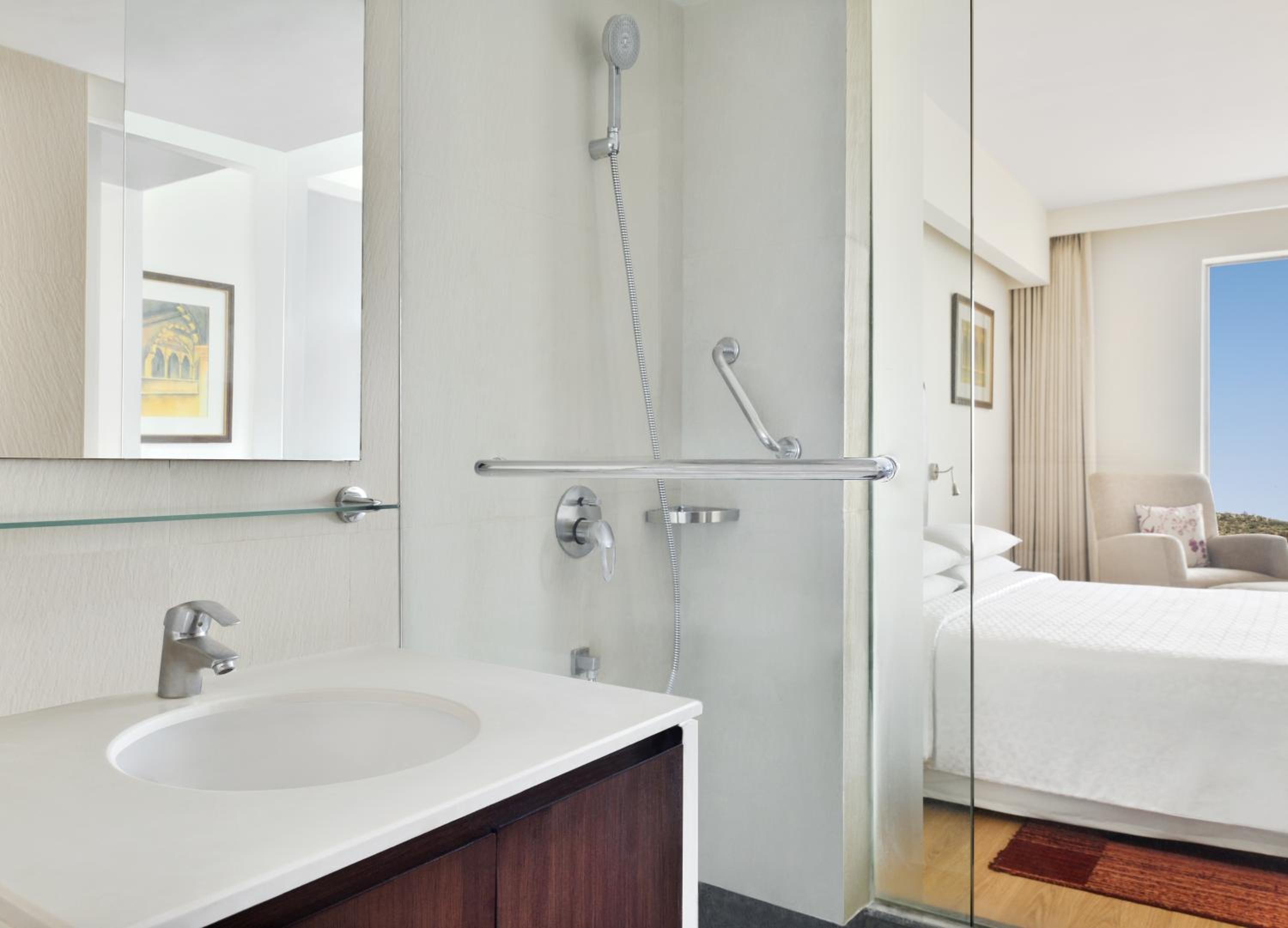 Deluxe Twin Room ( 20% Dis on SPA, Laundry and Food & Soft Beverages only at The Eatery, Credit Meal of INR 1000/- in a the stay on Minimum bill amount of INR 2500/-) - Photo 3