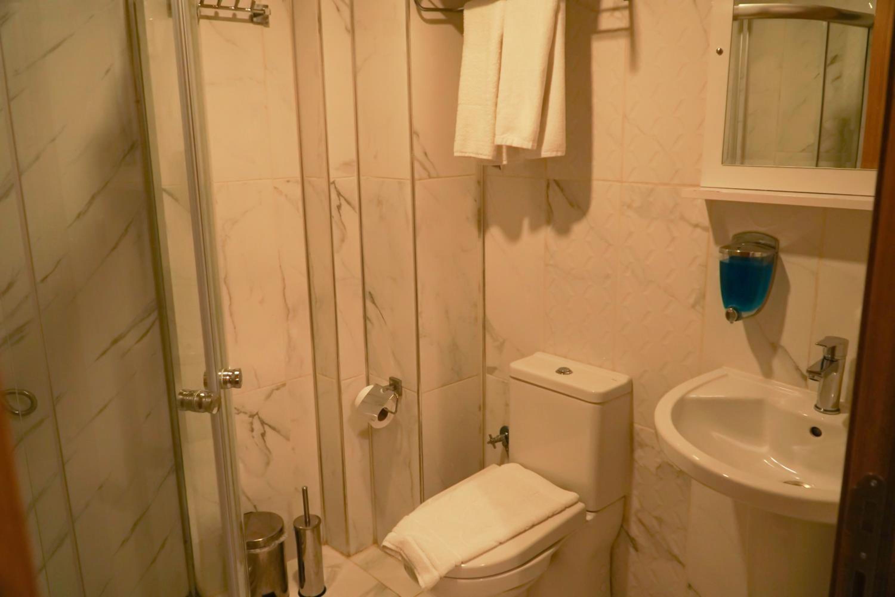 Standard Double Room - Photo 4