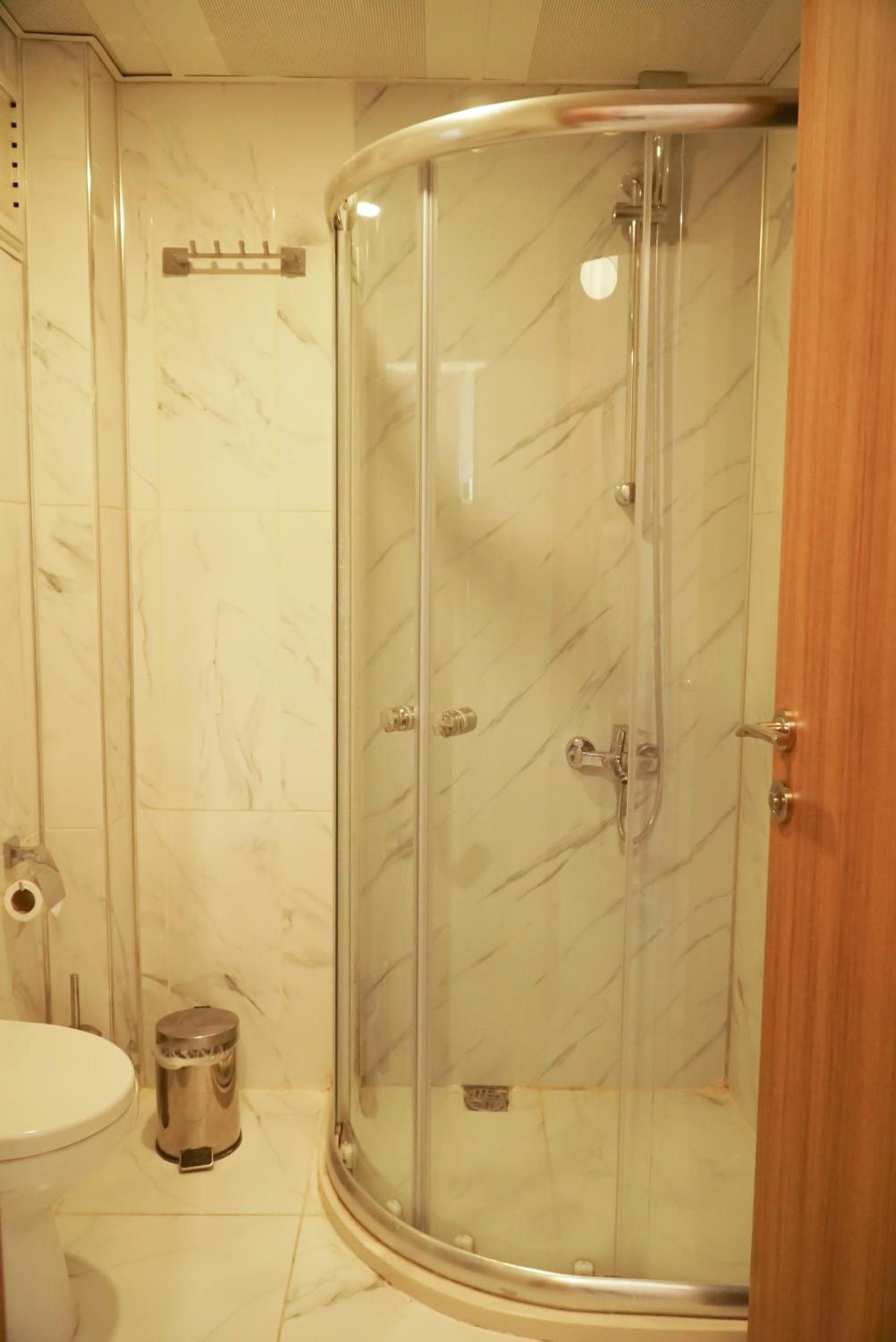 Quadruple Room - Photo 8