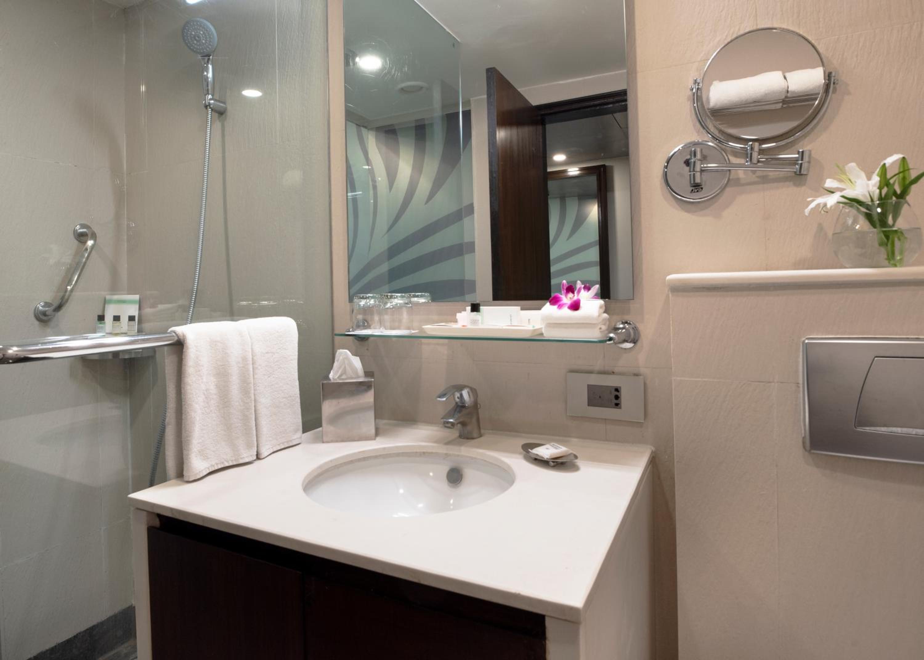 Deluxe Twin Room ( 20% Dis on SPA, Laundry and Food & Soft Beverages only at The Eatery, Credit Meal of INR 1000/- in a the stay on Minimum bill amount of INR 2500/-) - Photo 4