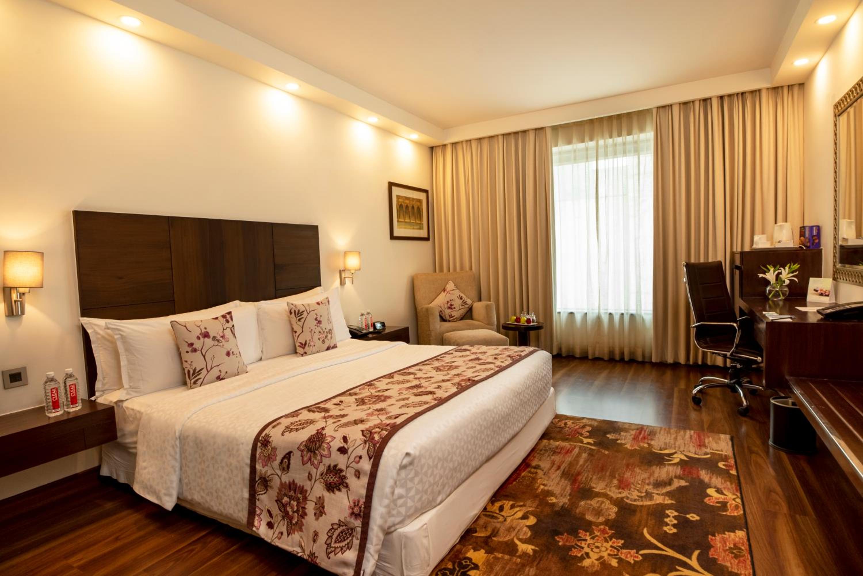 Club King Room with Lounge Access ( 20% Dis on SPA, Laundry and Food & Soft Beverages only at The Eatery, One way Airport/Railway Transfer complimentary,Credit Meal of INR 1000/- in a the stay on Minimum bill amount of INR 2500/-)