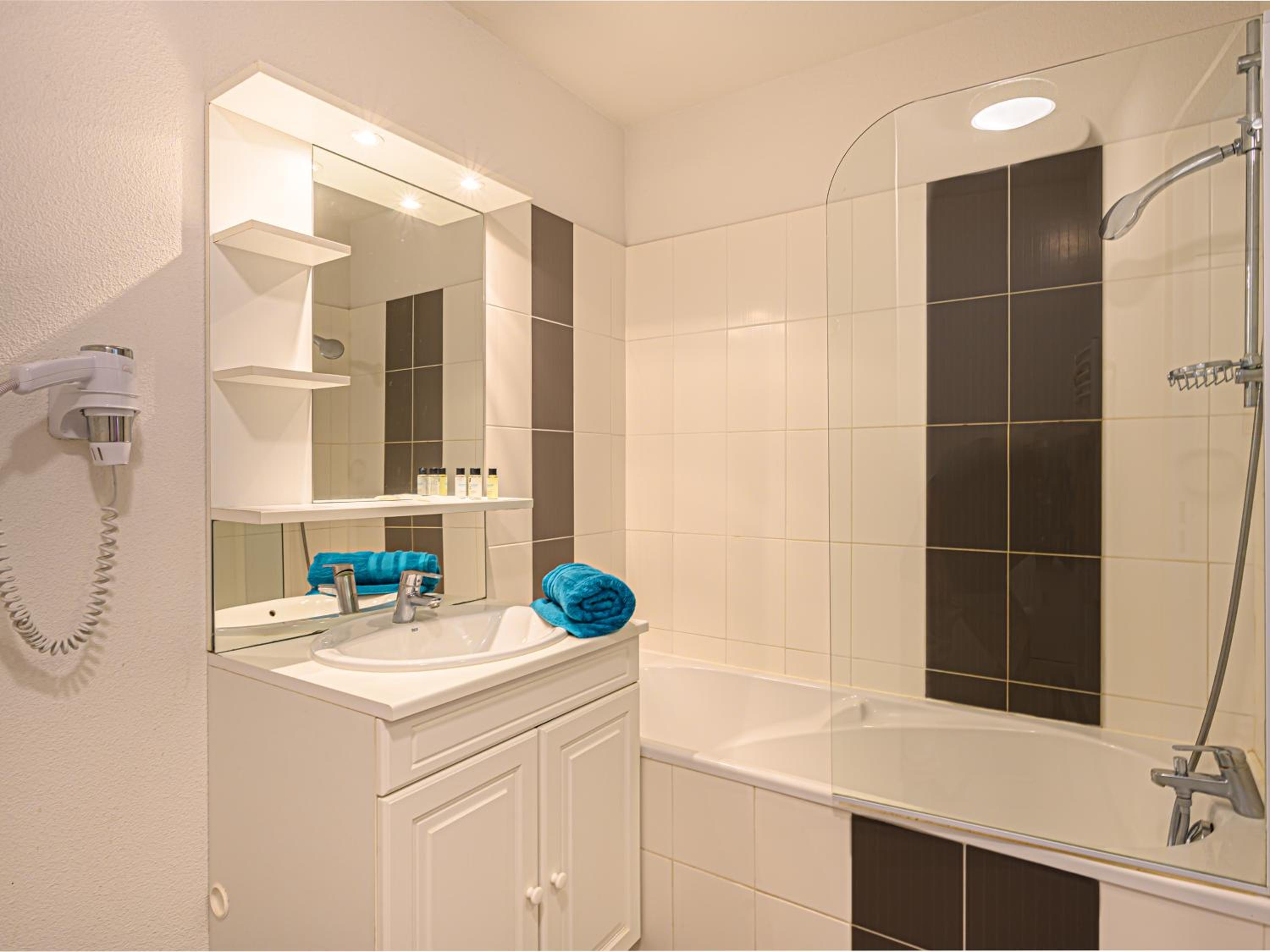 One-Bedroom Apartment with Balcony (4 Adults) - Photo 4
