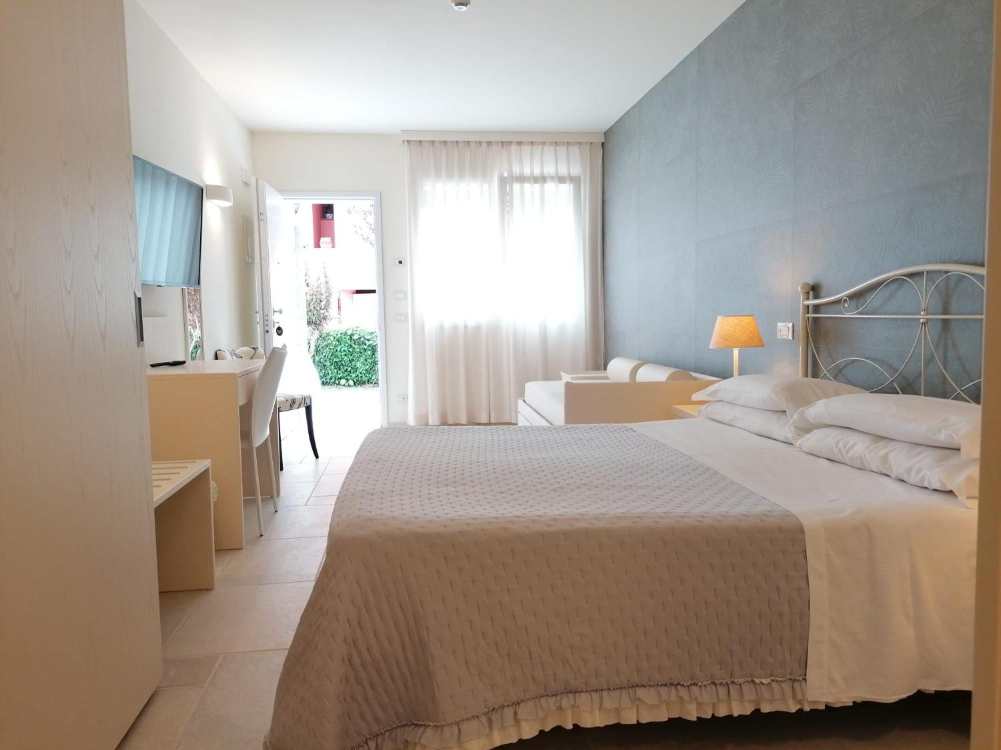 Deluxe Quadruple Room - Photo 1
