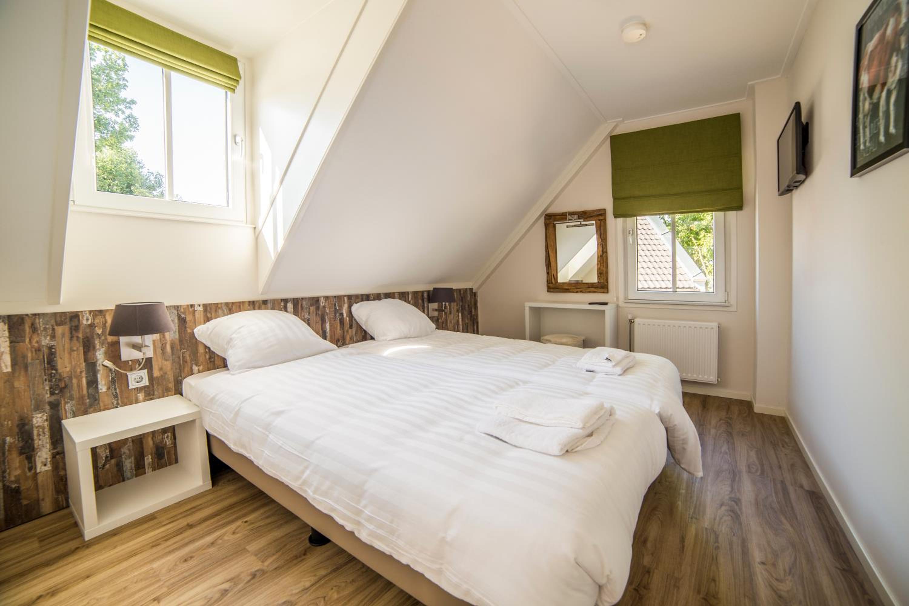 Luxury Three-Bedroom House with Private Sauna and Spa Bath
