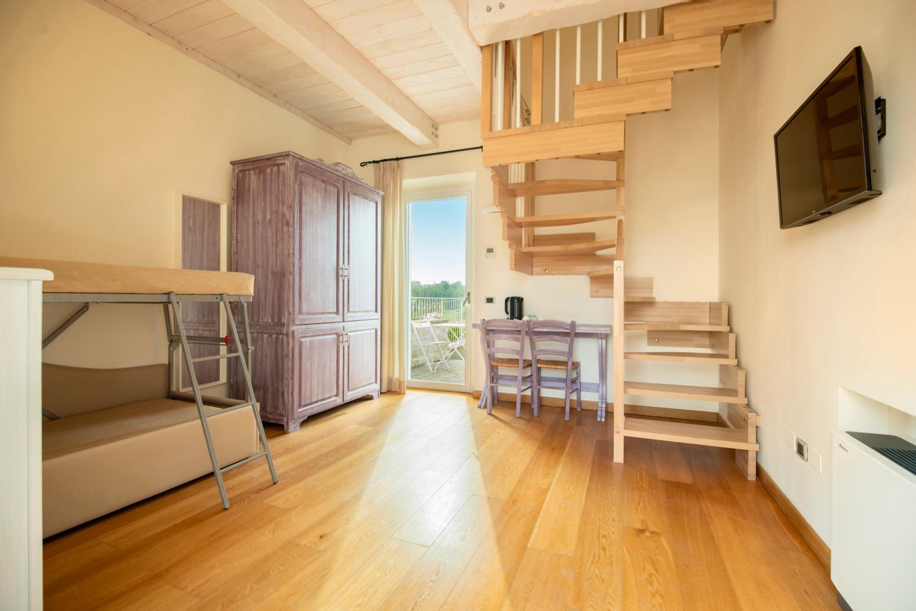 Duplex Suite - Split Level  - Annex - Photo 10