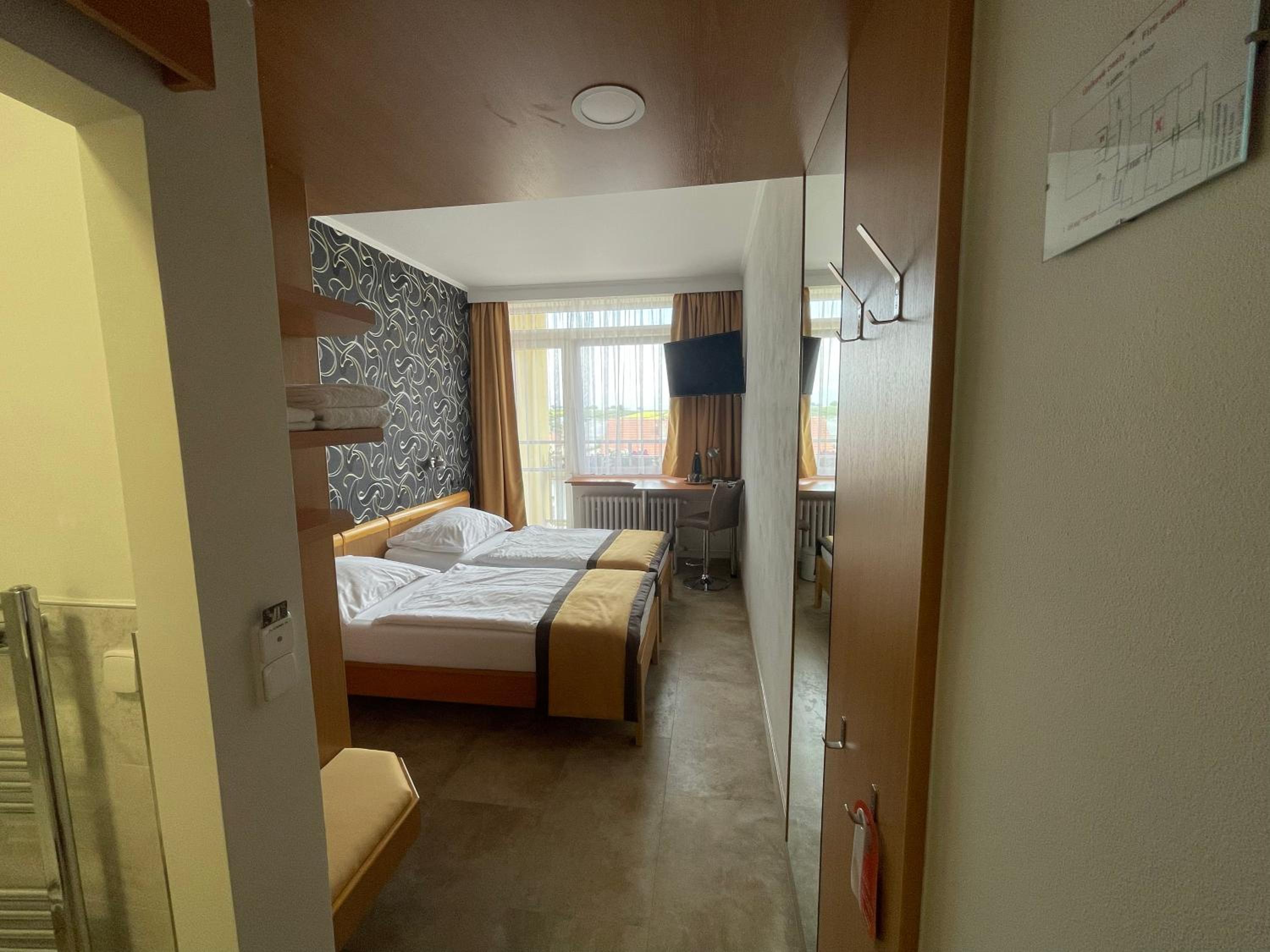 Double or Twin Room photo 3