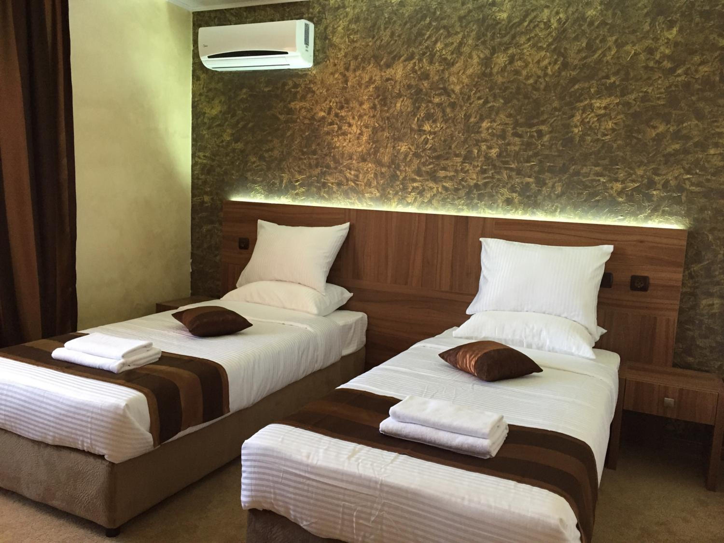 Double or Twin Room photo 3