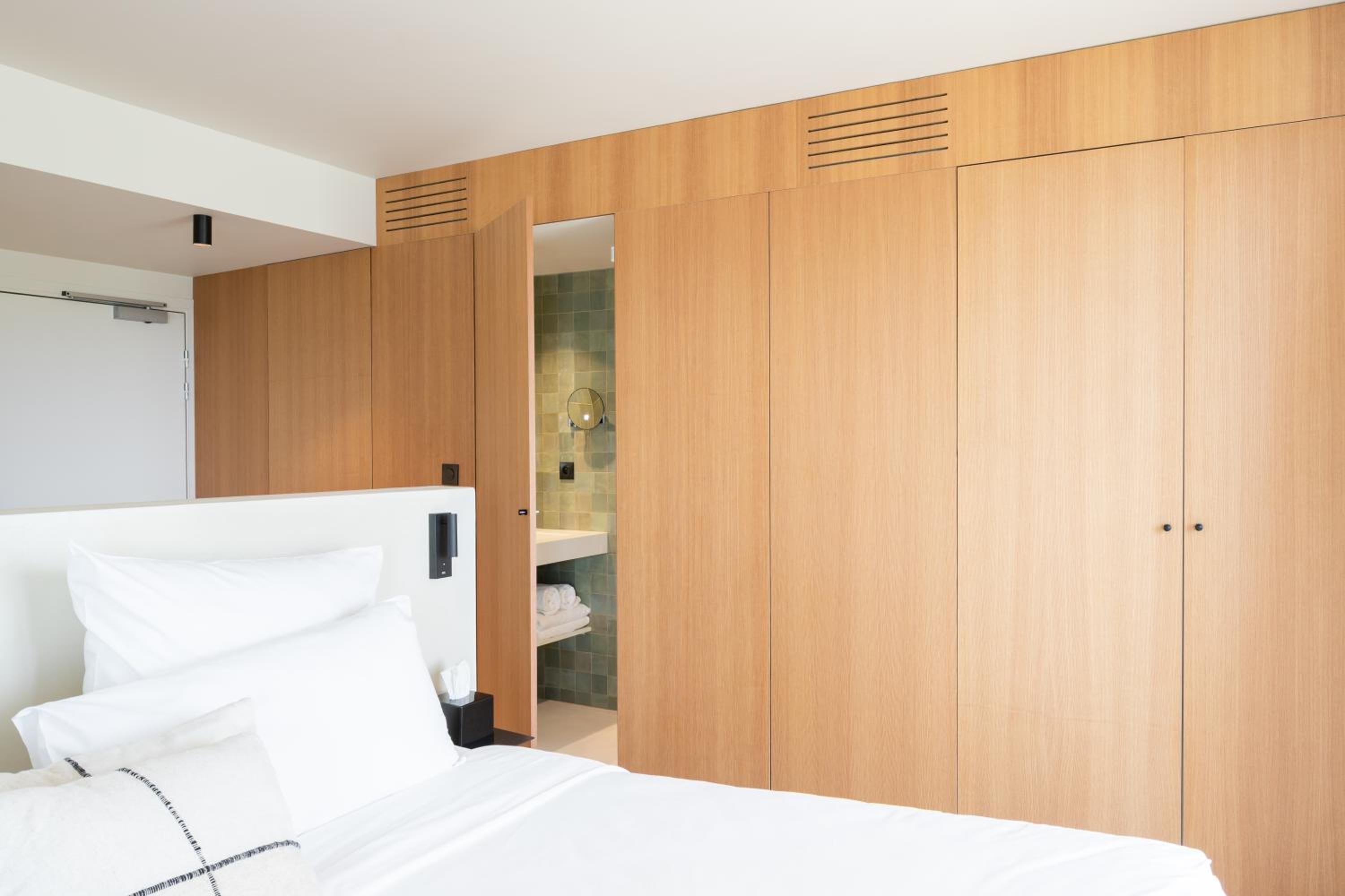 Suite with Balcony - Photo 4