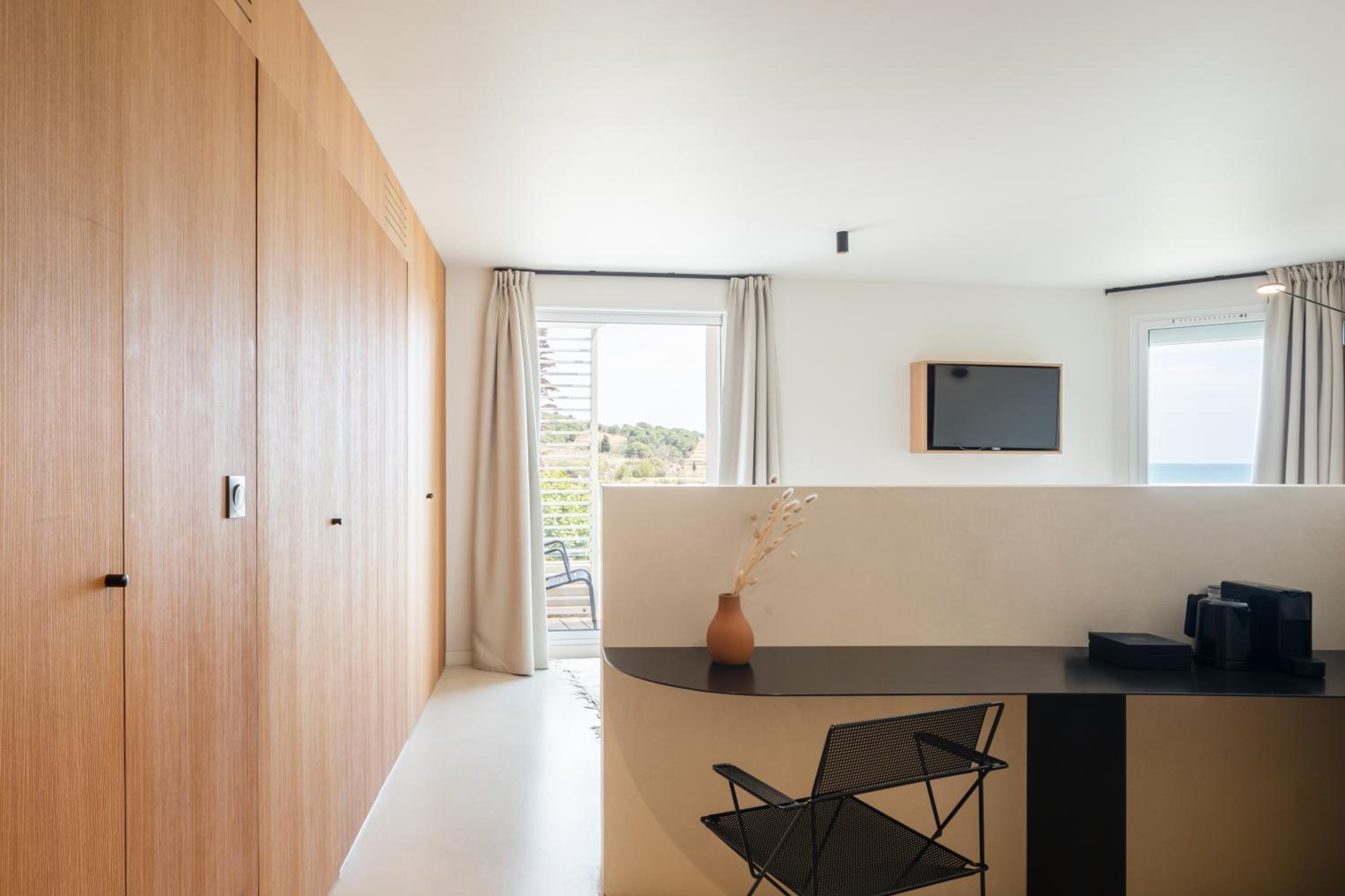 Suite with Balcony - Photo 6