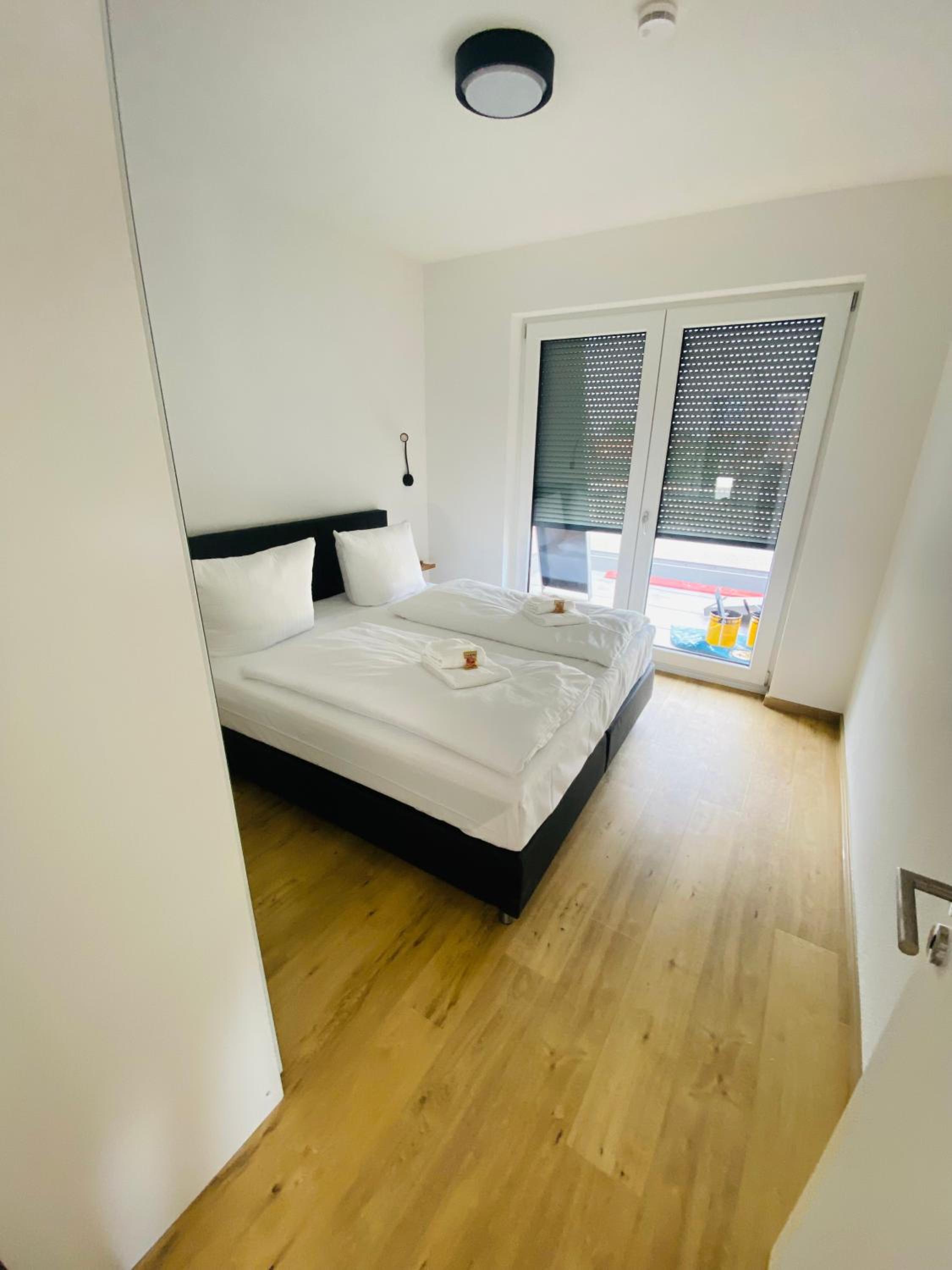 Apartment with Balcony - Photo 4
