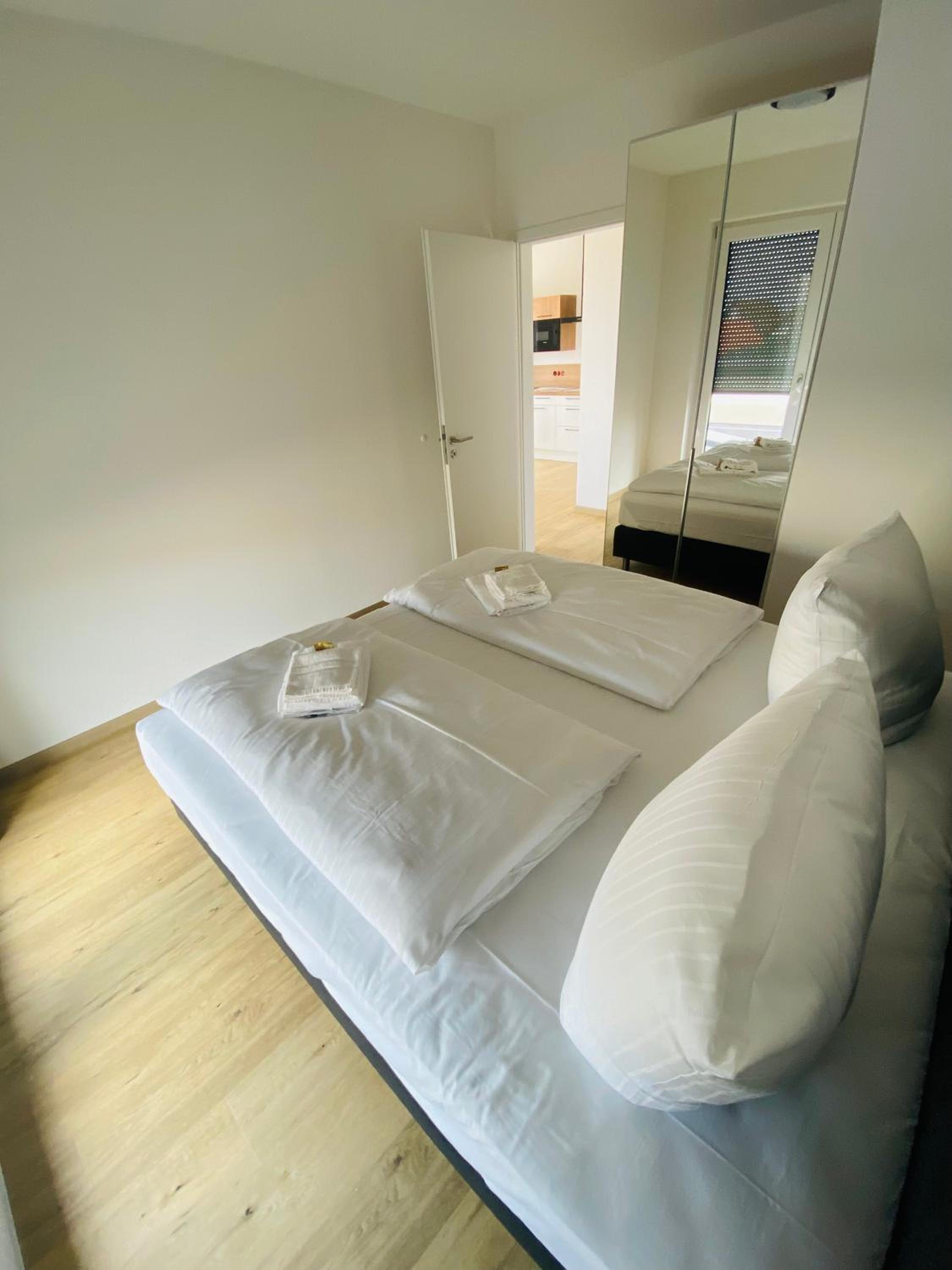 Apartment with Balcony - Photo 17