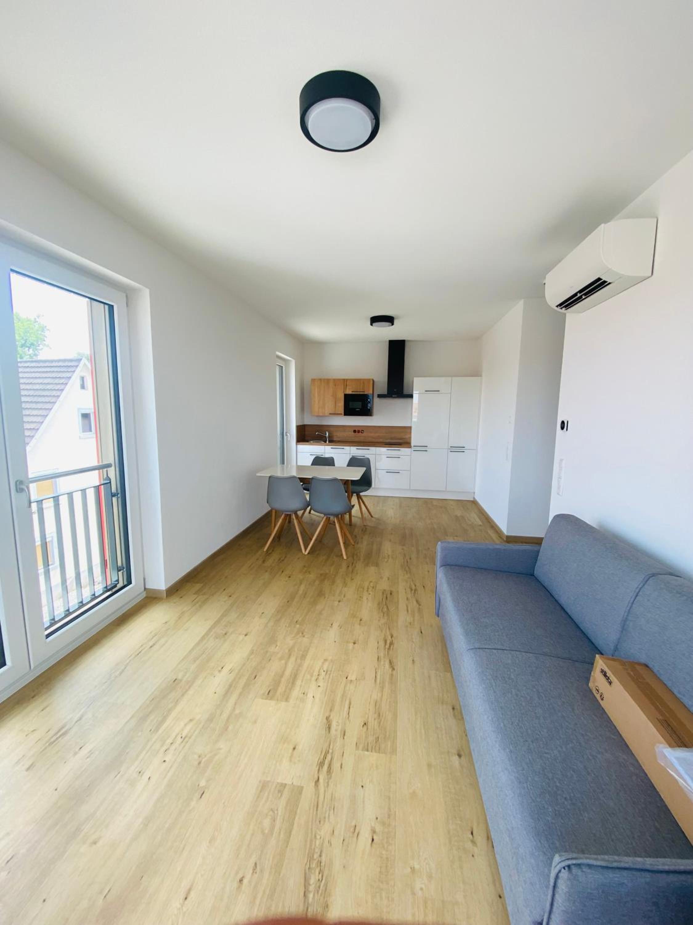 Apartment with Balcony - Photo 9