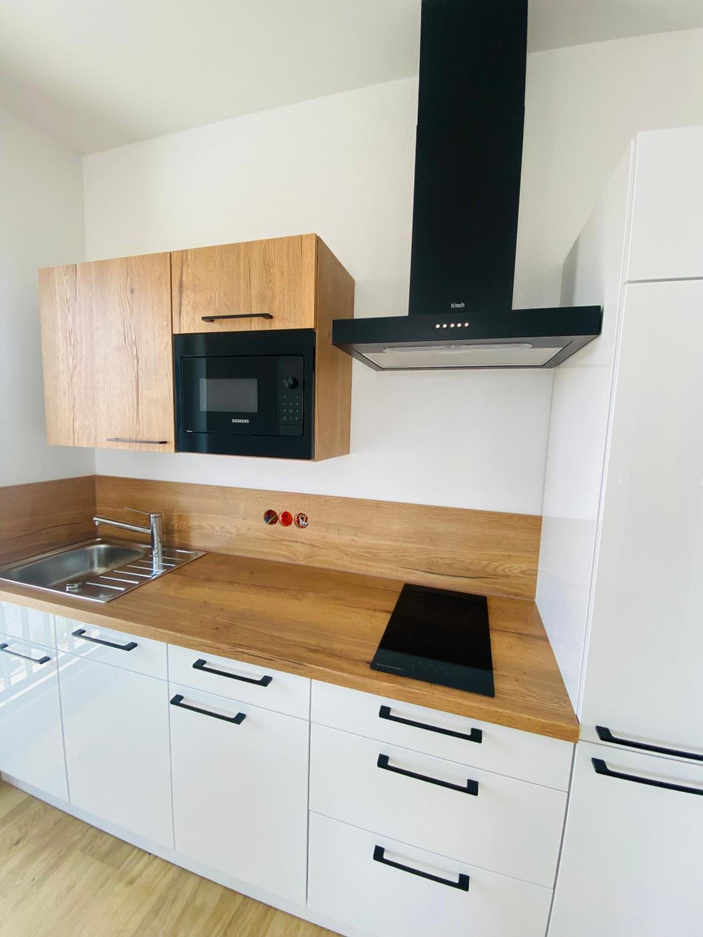 Apartment with Balcony - Photo 8