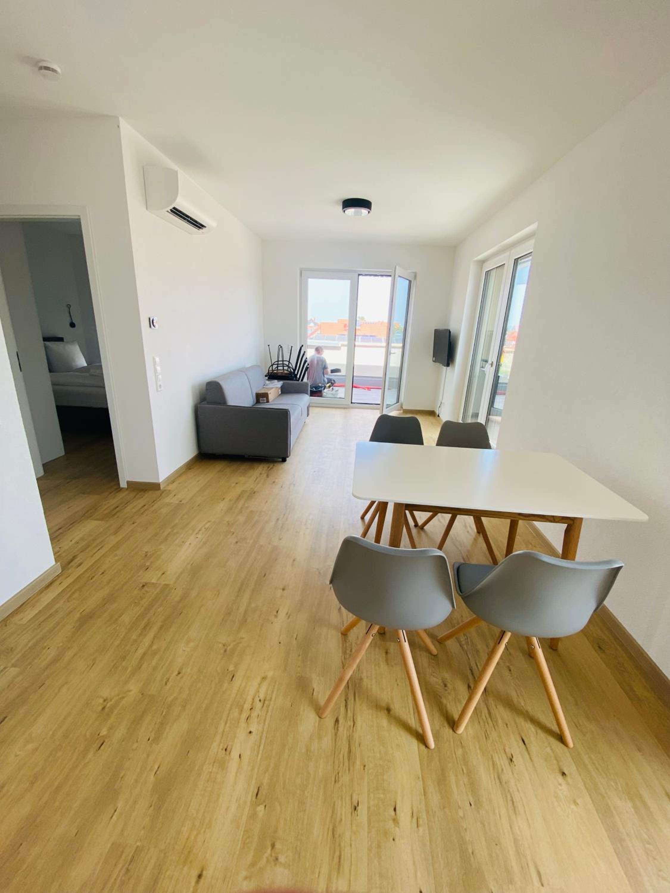 Apartment with Balcony - Photo 7