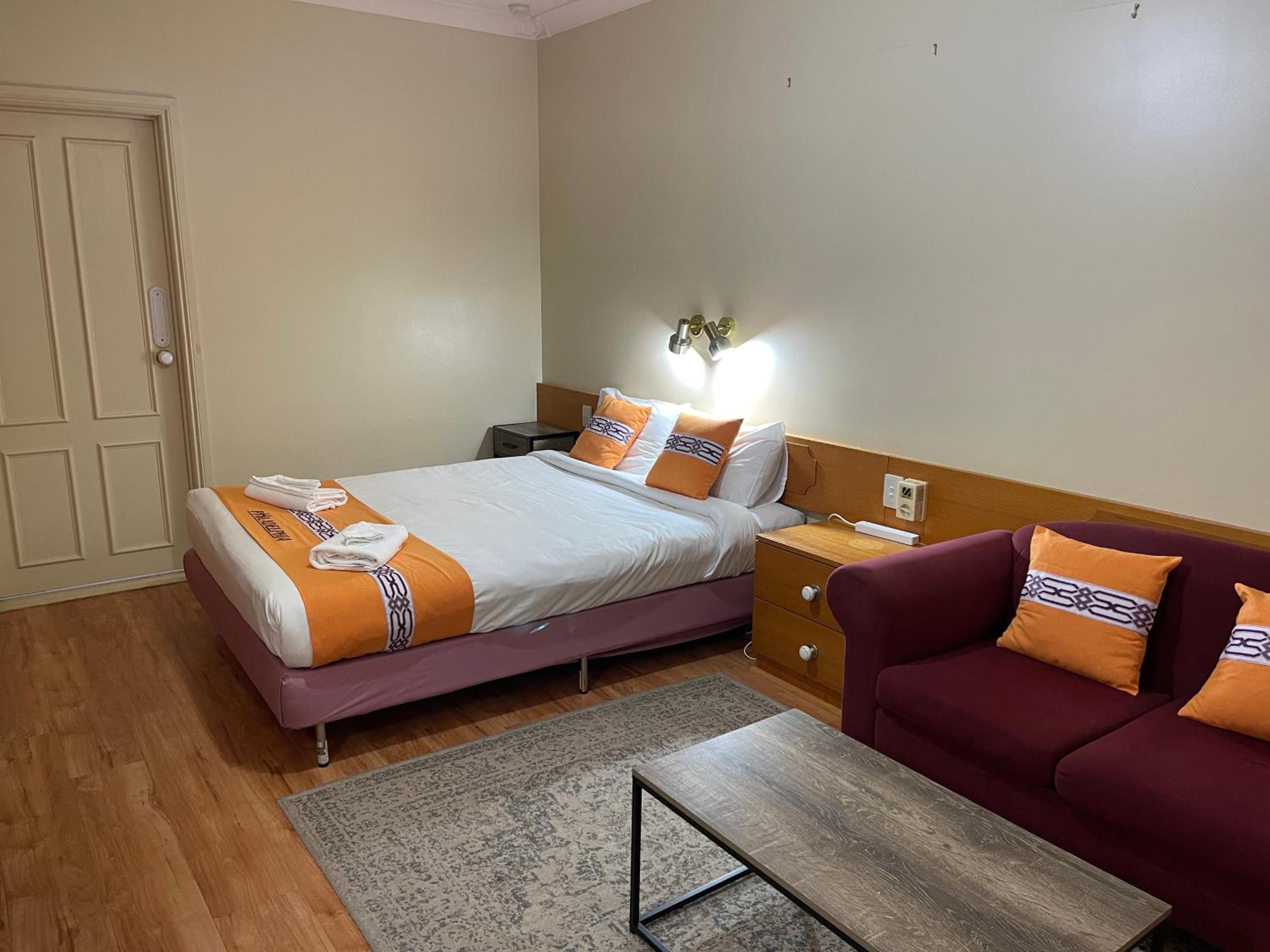 Queen Room - Disability Access photo 1