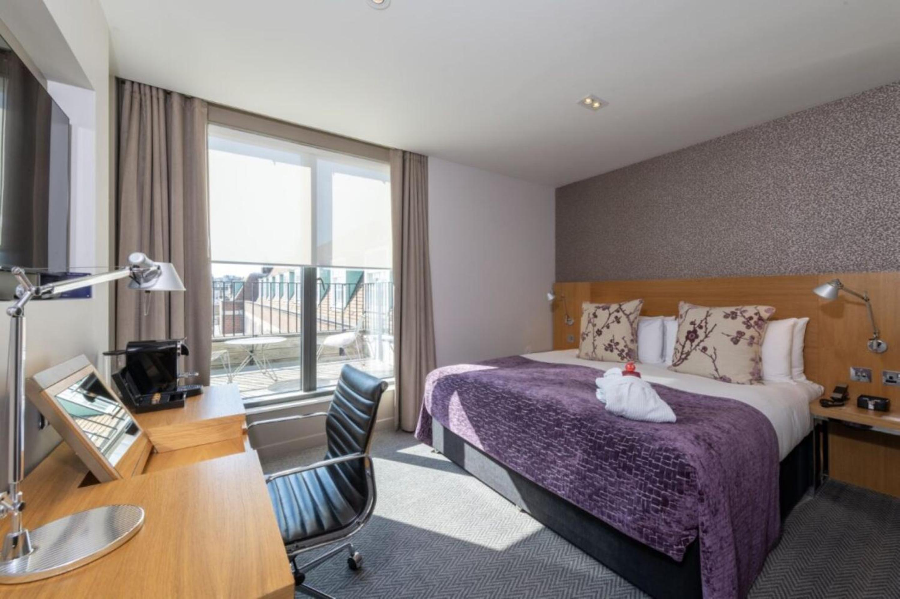 Deluxe King Room with Balcony