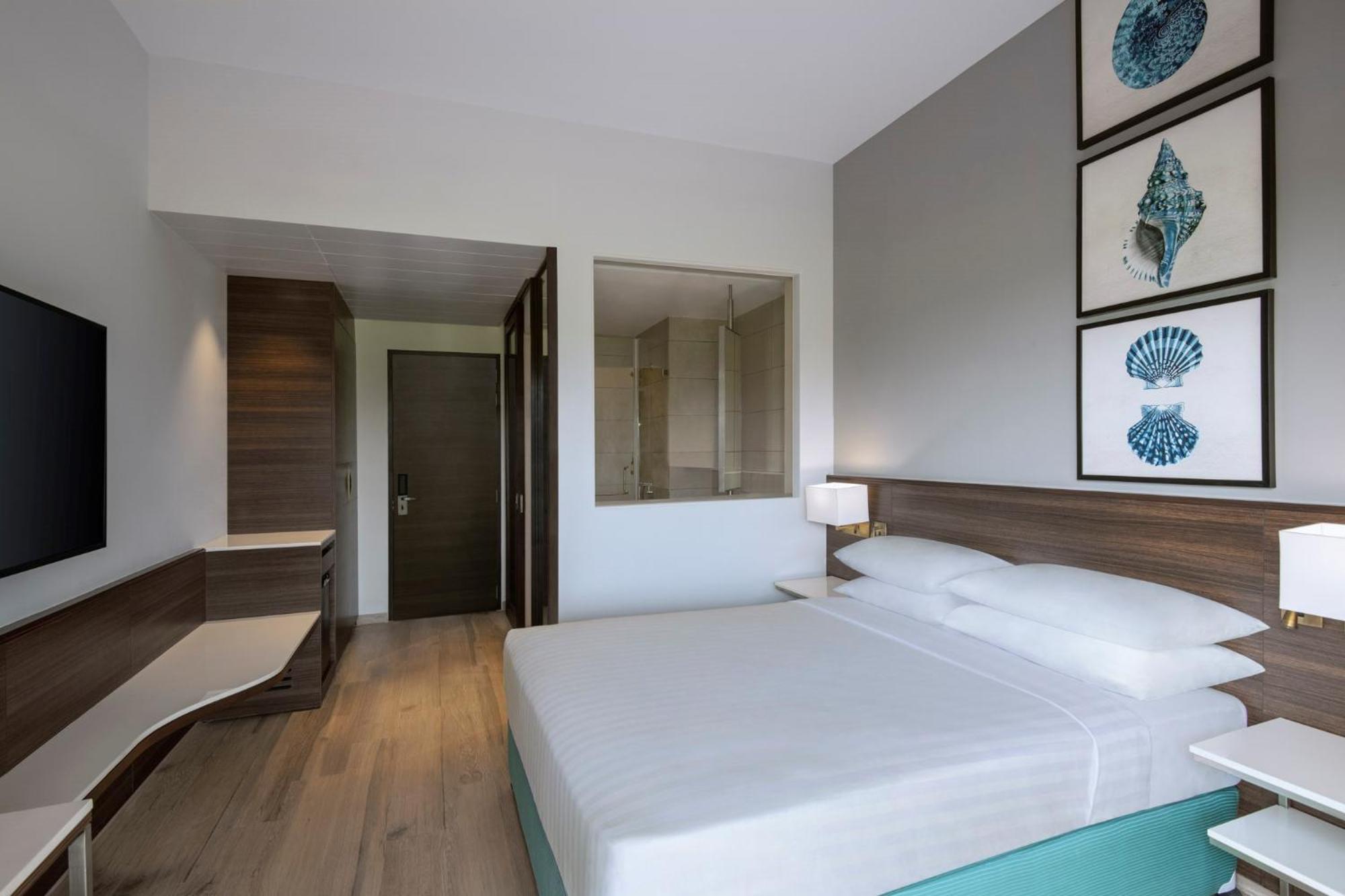 Fairfield Deluxe Room with Balcony - Complimentary evening high tea on day of  arrival between 4.30 PM and 6.30 PM (validity 30th Sep, 2026) - Beer on Arrival - Photo 1
