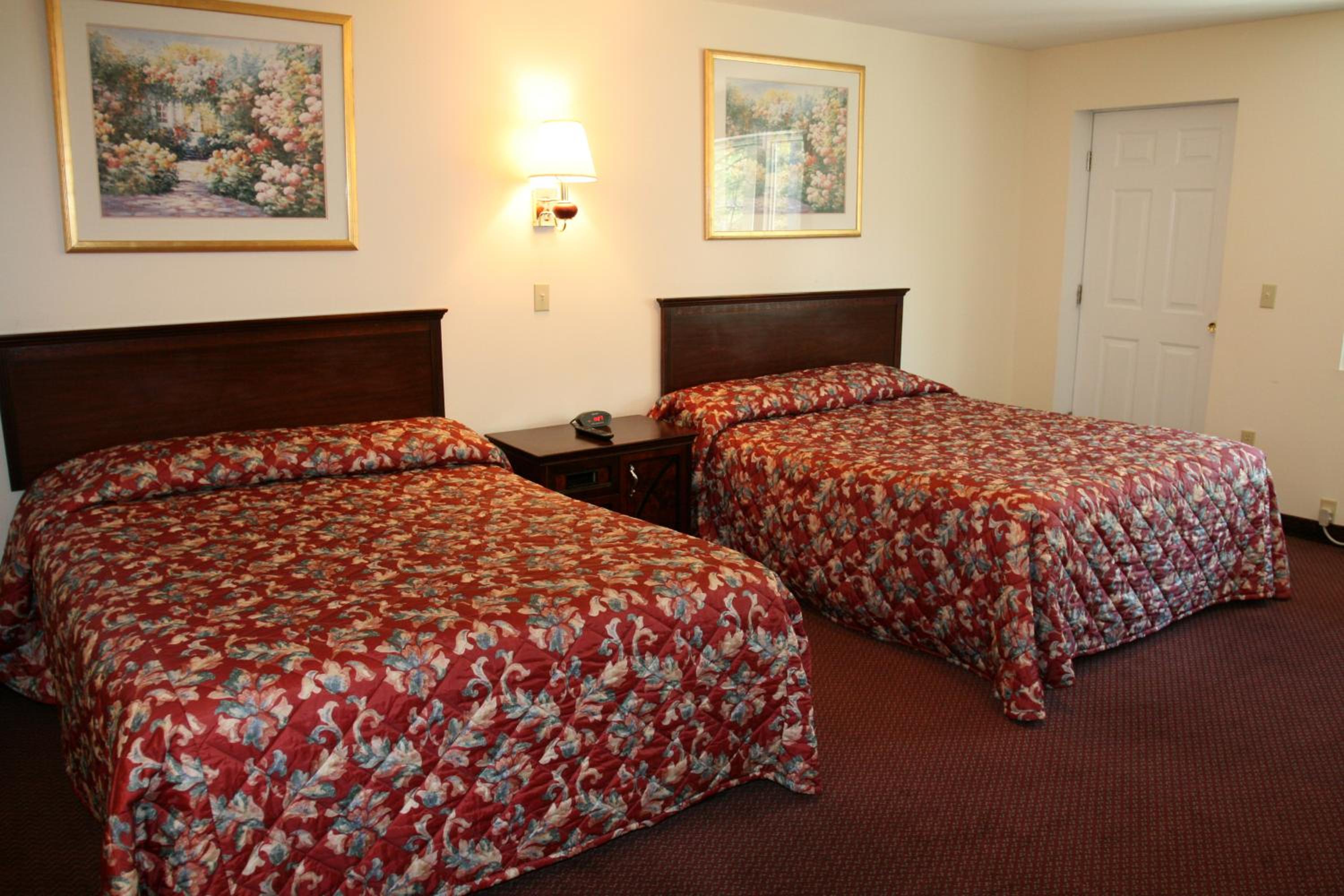 Queen Suite with Sofa Bed - Photo 8