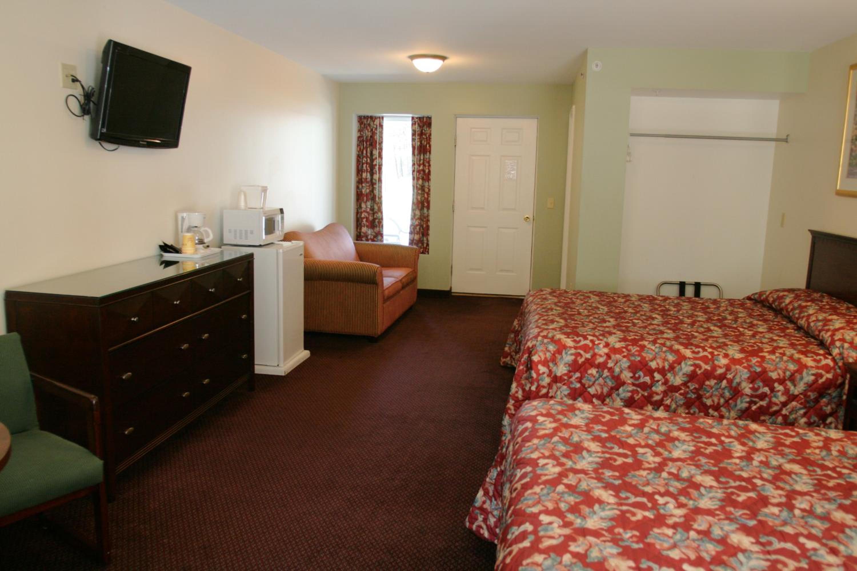 Queen Suite with Sofa Bed - Photo 11
