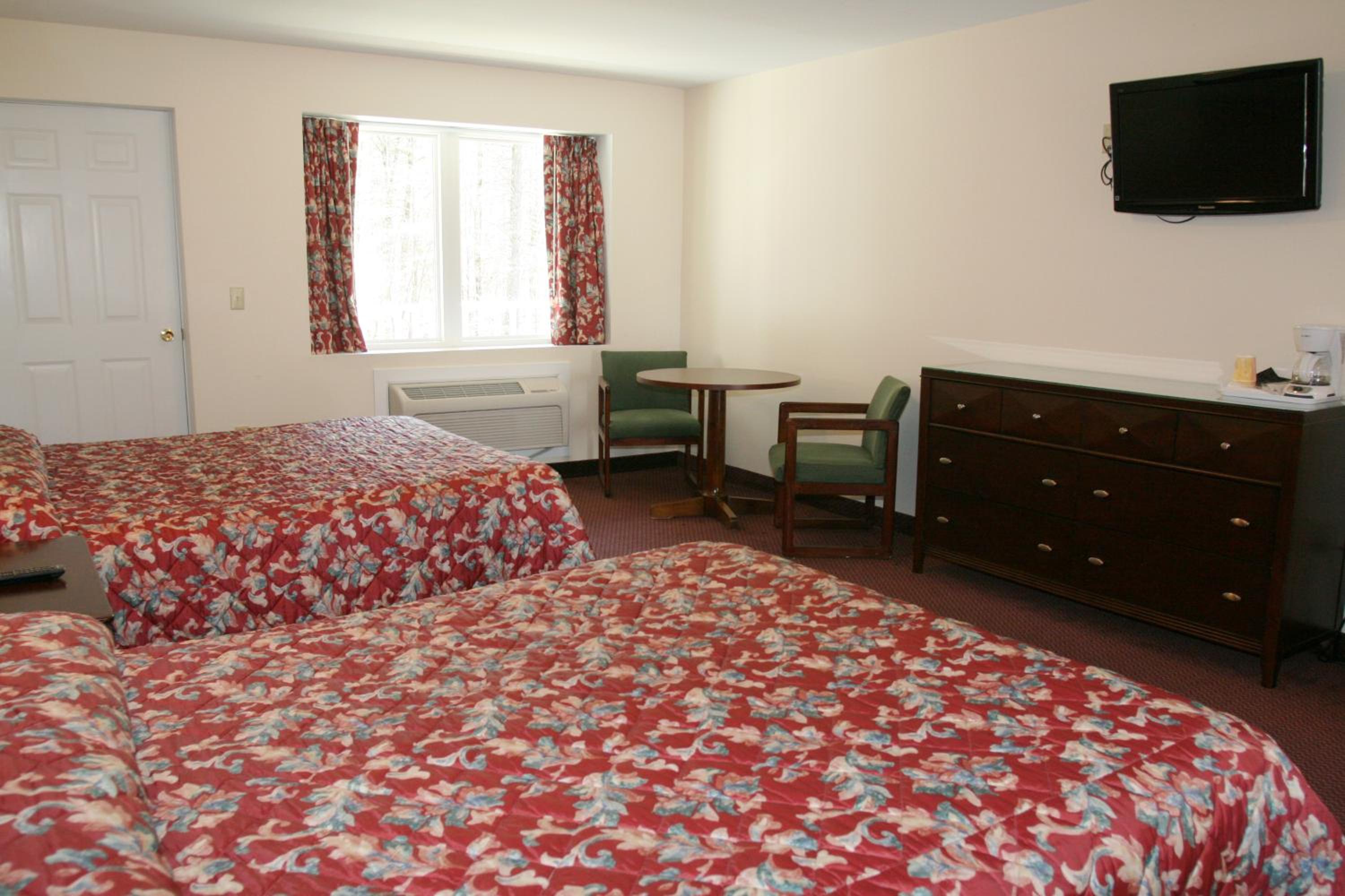 Queen Suite with Sofa Bed - Photo 12