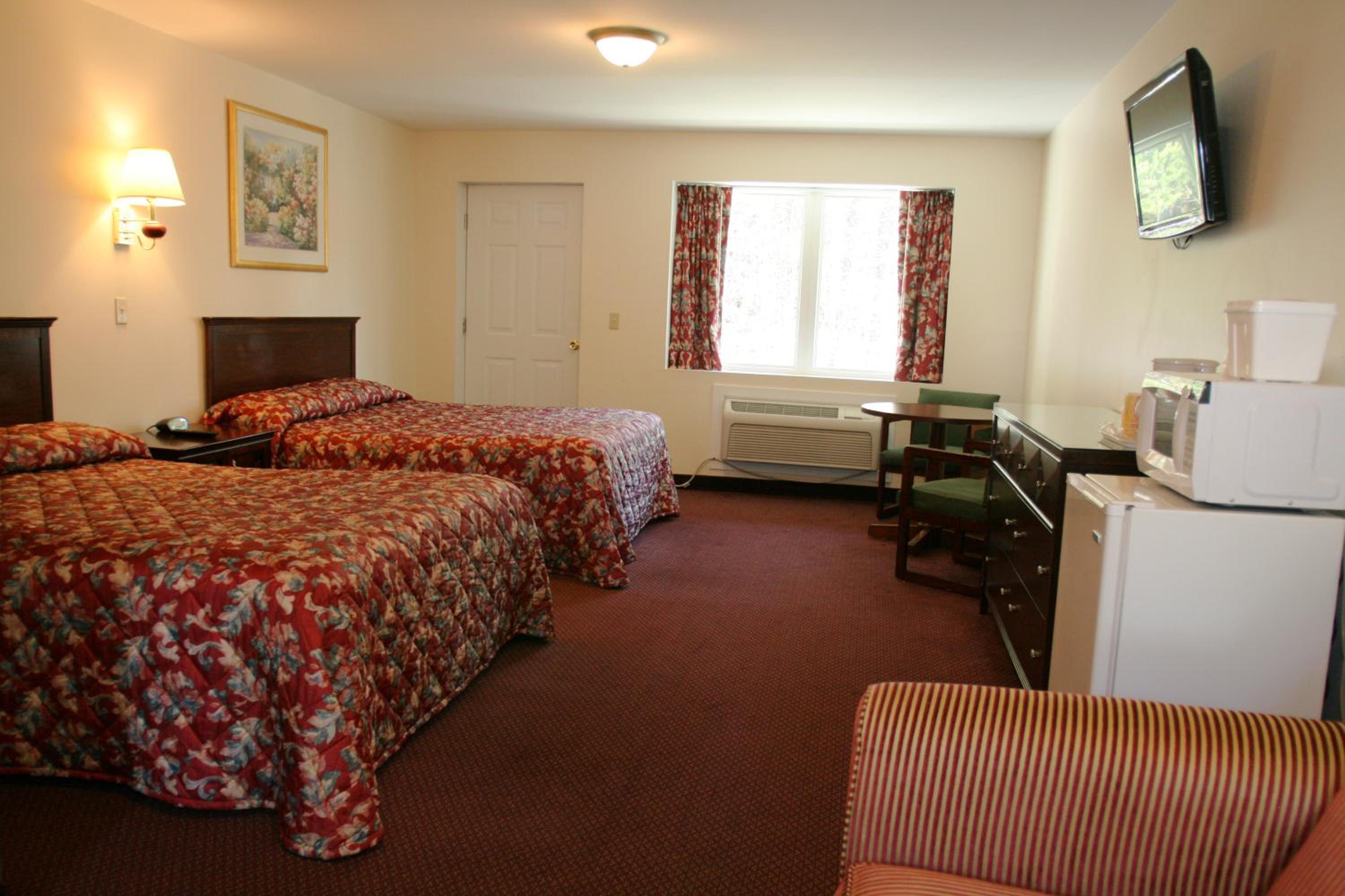Queen Suite with Sofa Bed - Photo 9