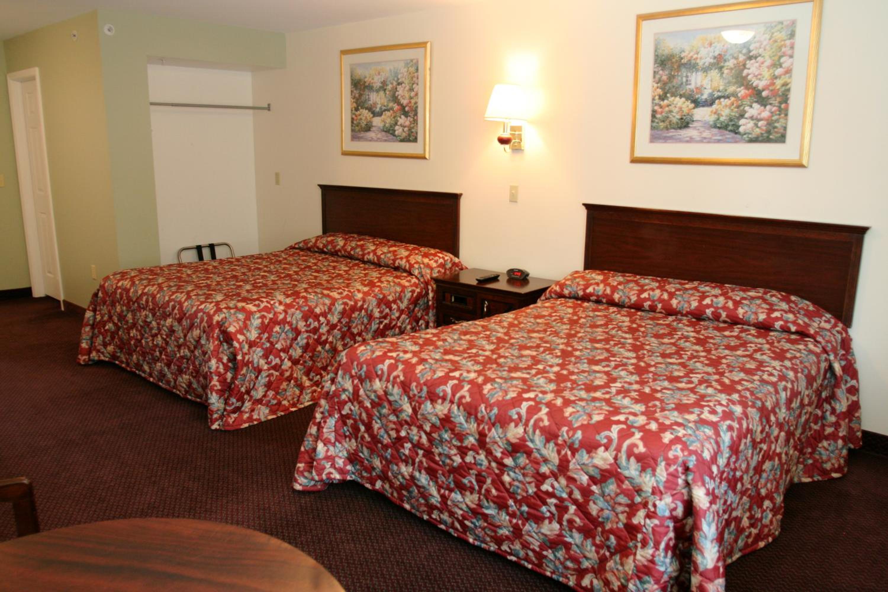 Queen Suite with Sofa Bed - Photo 1