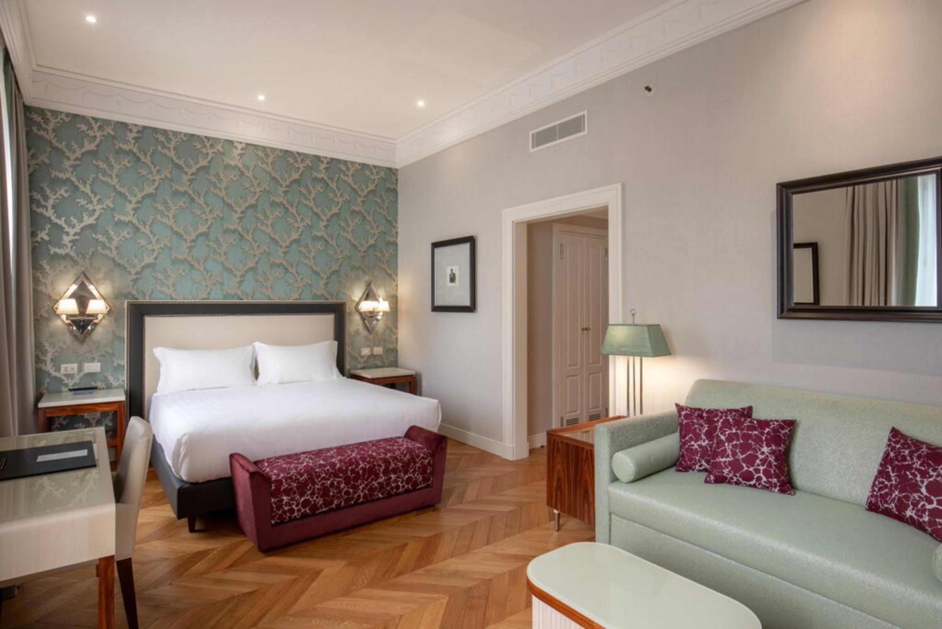 Deluxe Double or Twin Room