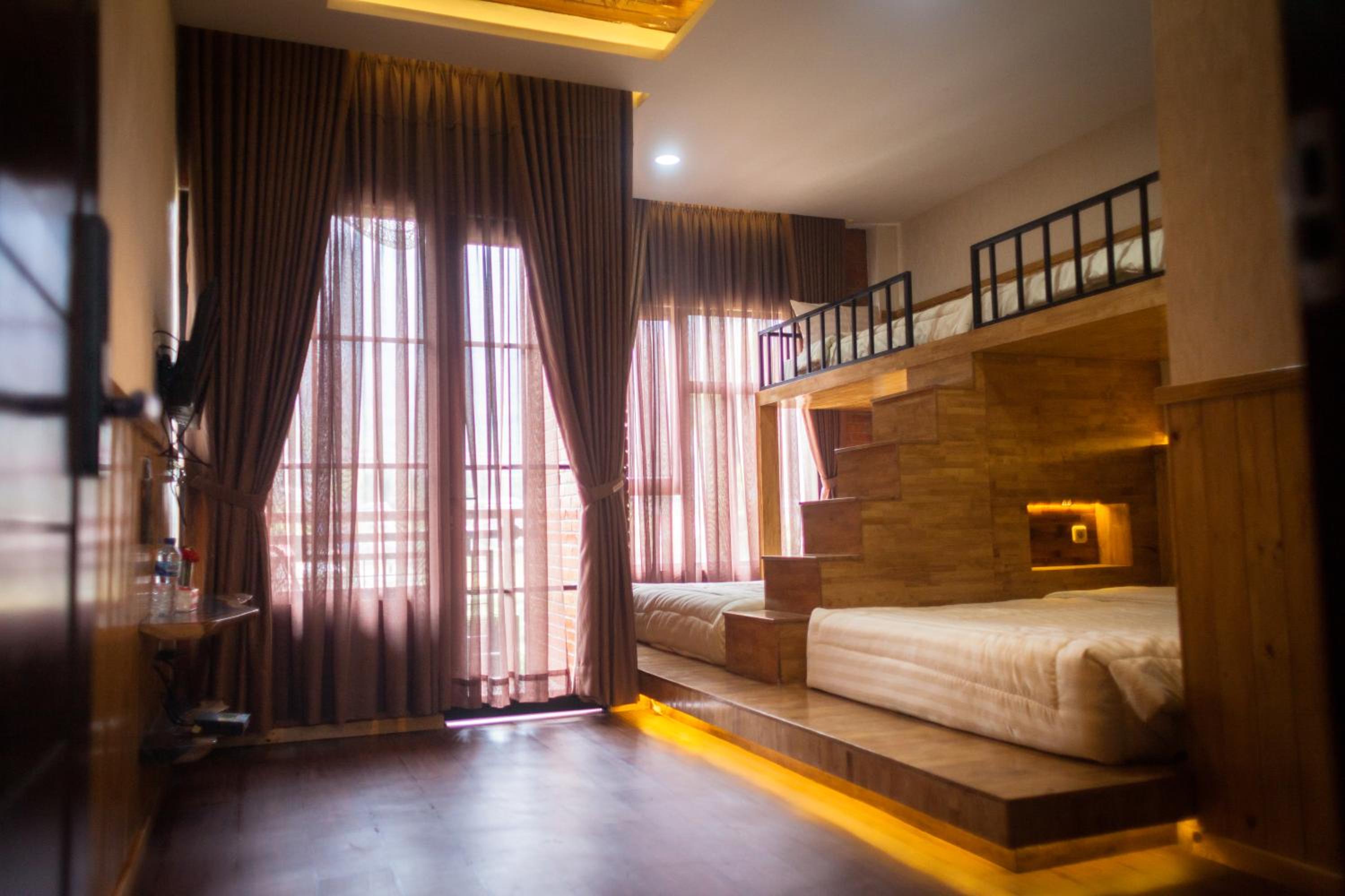 Deluxe Family Room