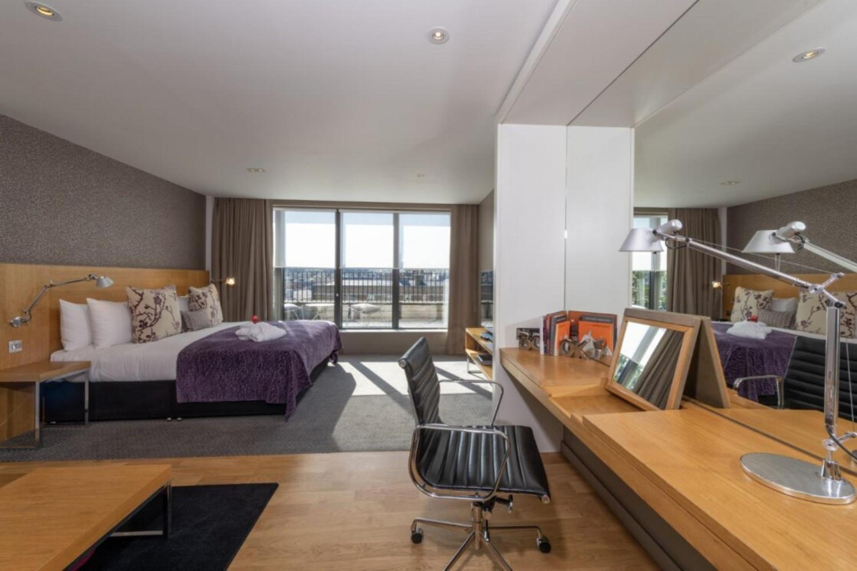 Junior Suite with Club Lounge Access and Balcony
