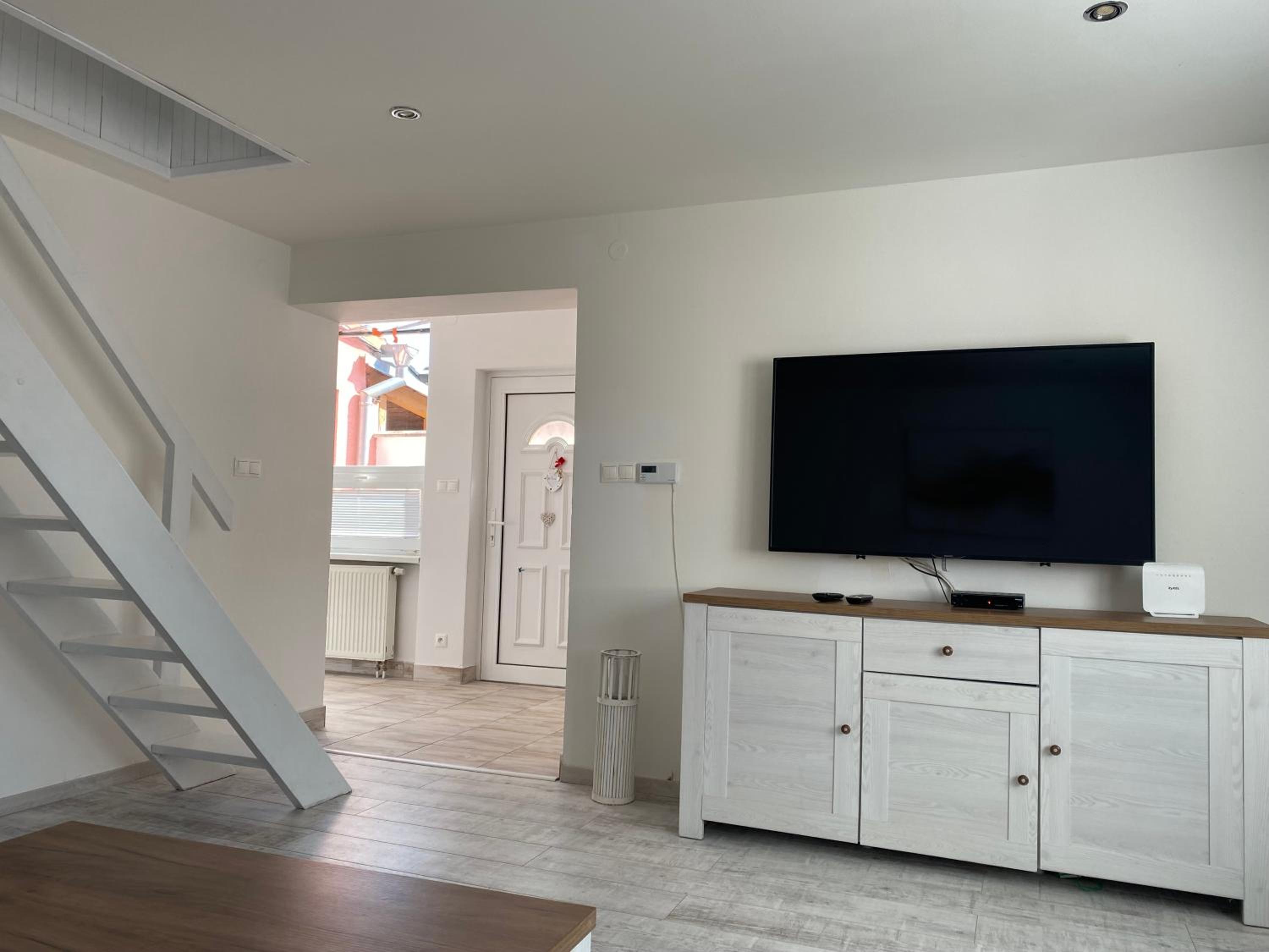 Three-Bedroom House photo 3