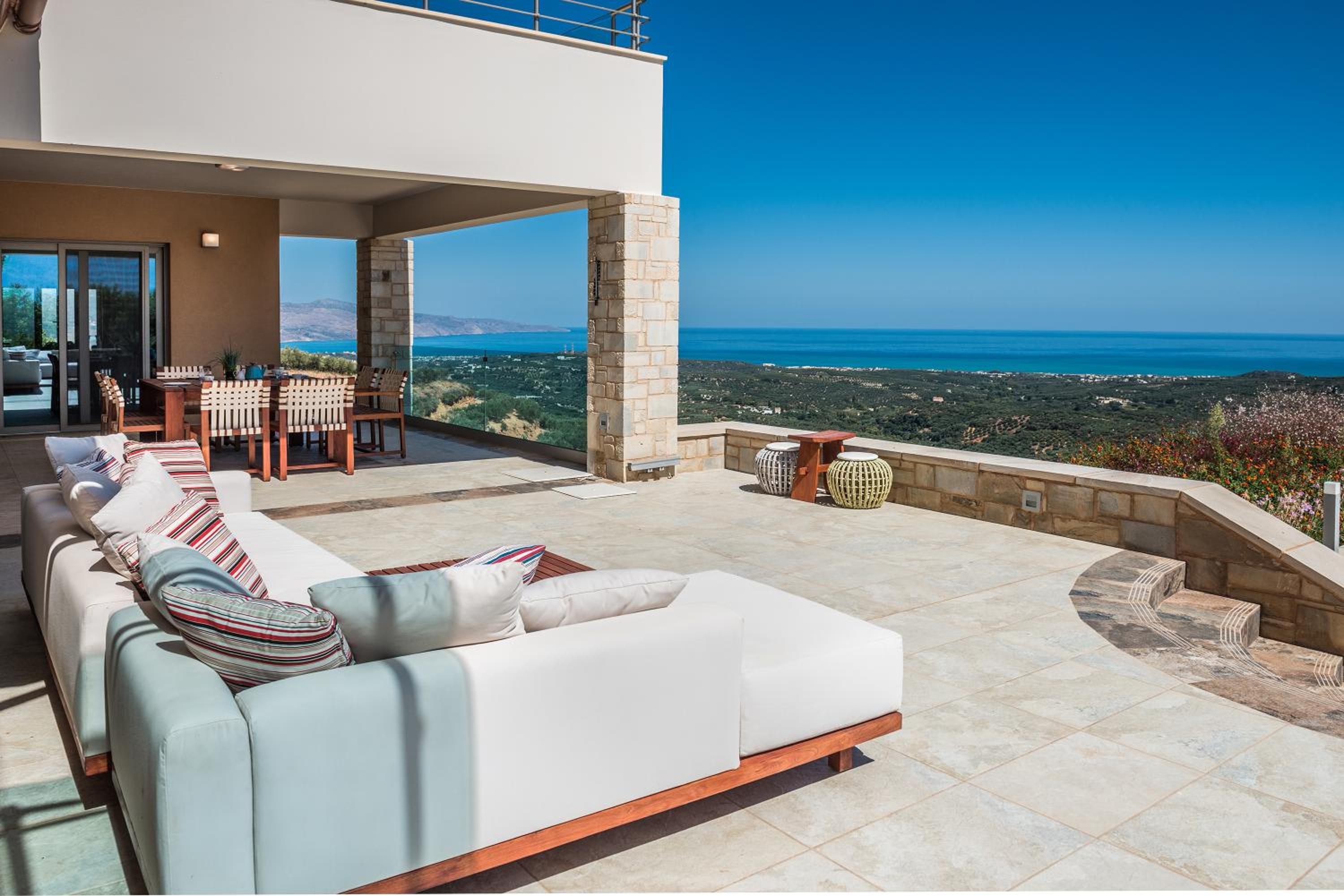 Villa photo 3