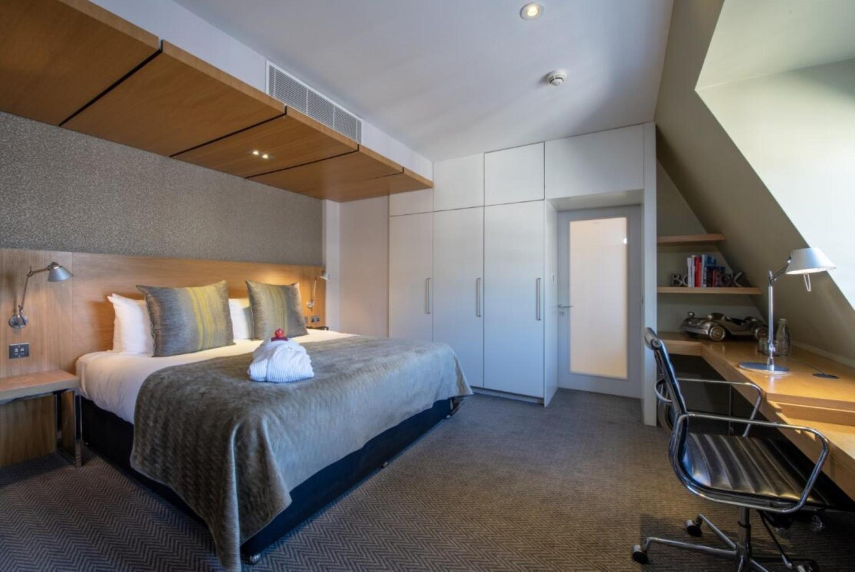 Master Suite with Club Lounge Access
