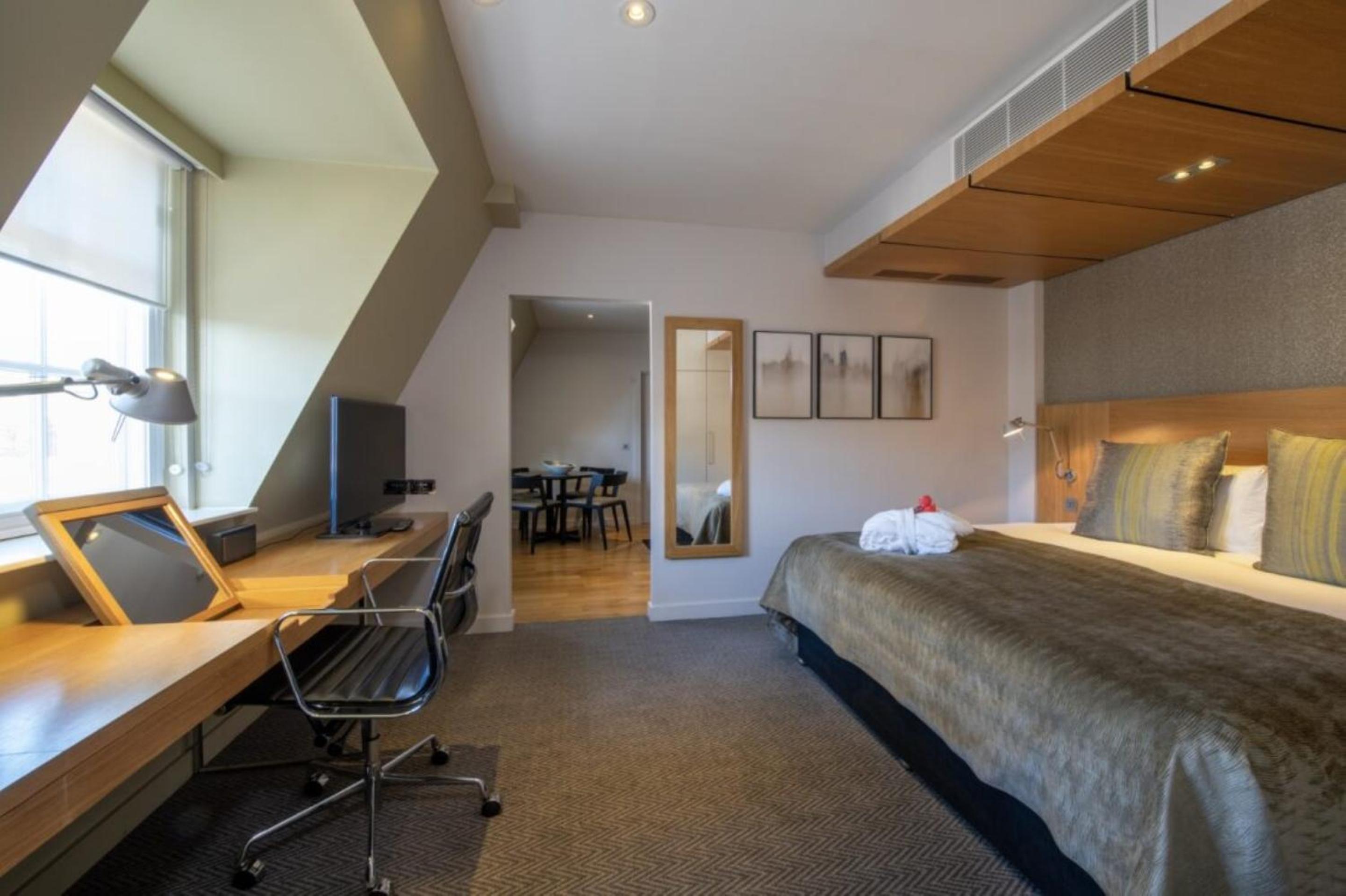 Master Suite with Club Lounge Access