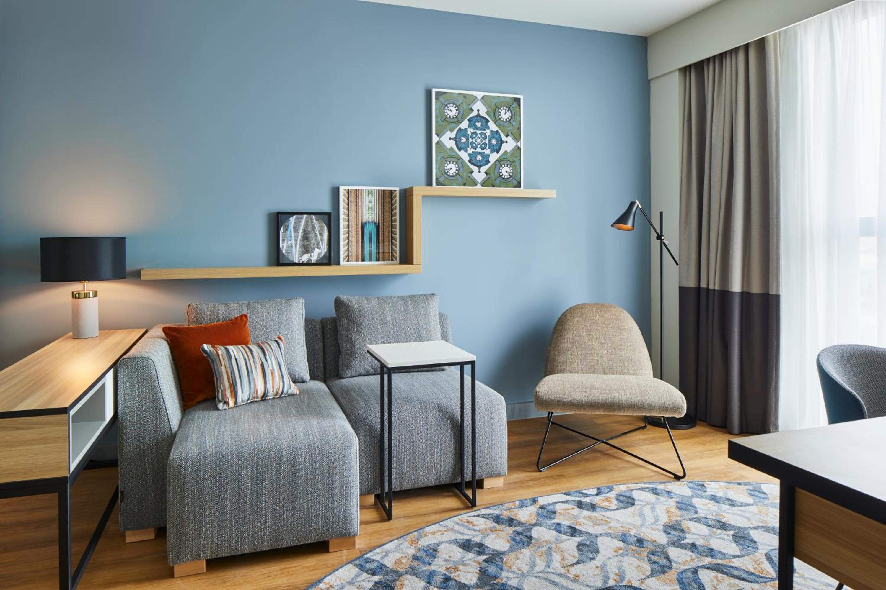 One Bedroom King Suite with Sofa Bed - Photo 3